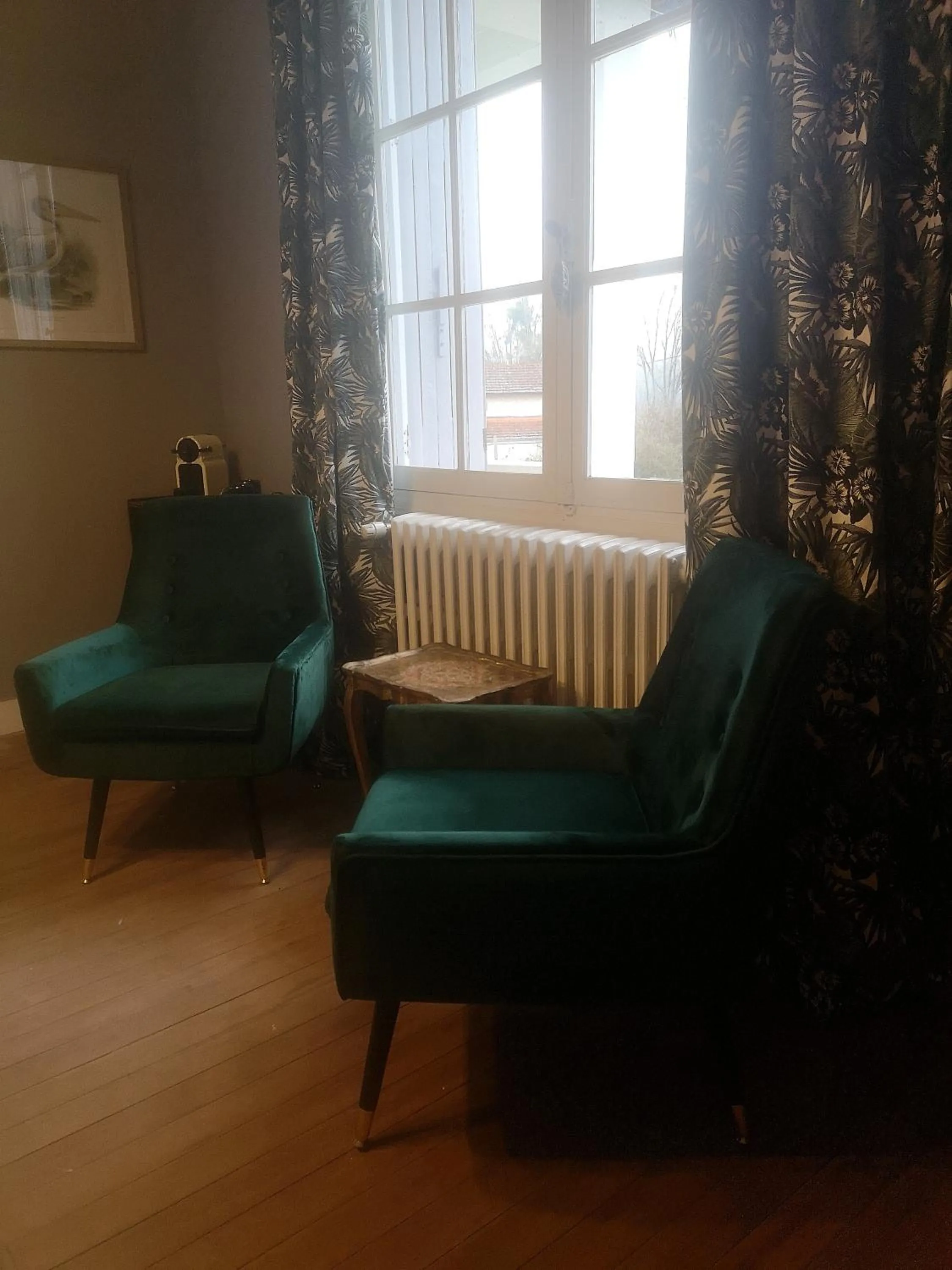 Seating area in R & R BERGERAC