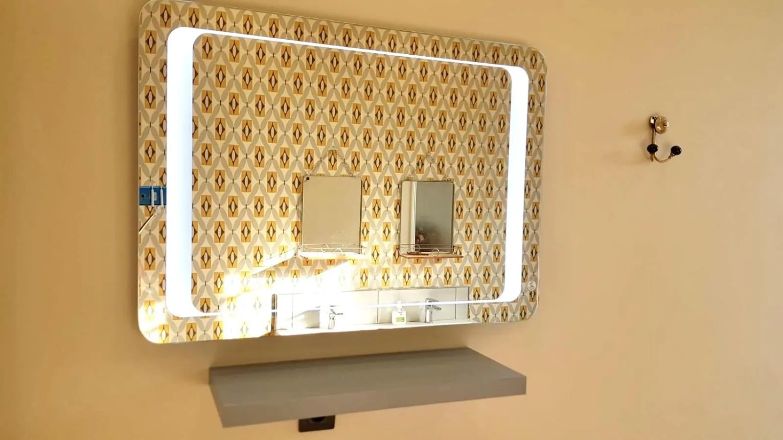 Bathroom in R & R BERGERAC