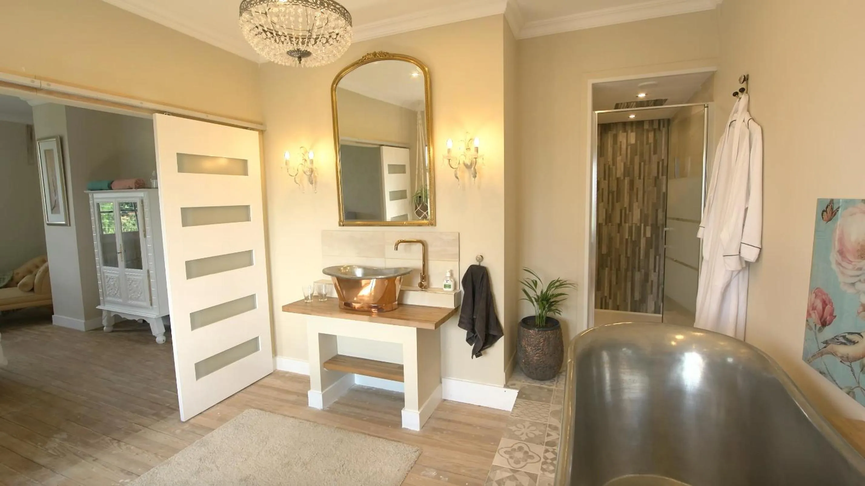 Shower in R & R BERGERAC