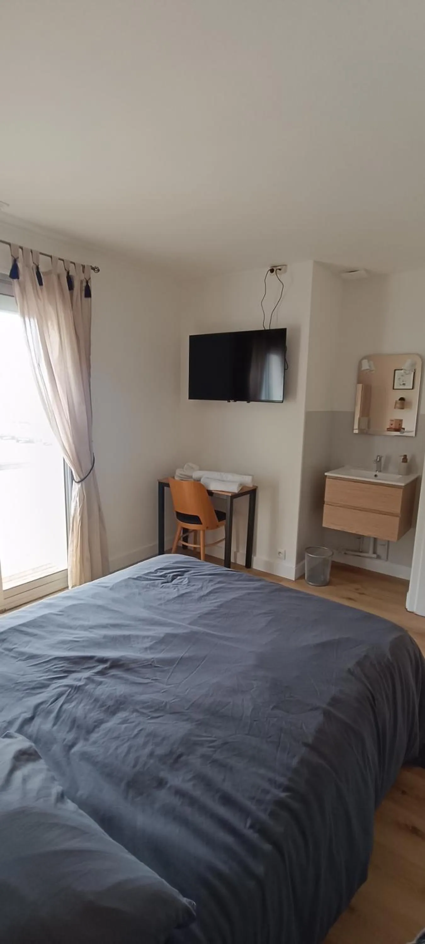 TV and multimedia, Bed in New Hôtel de la Mer