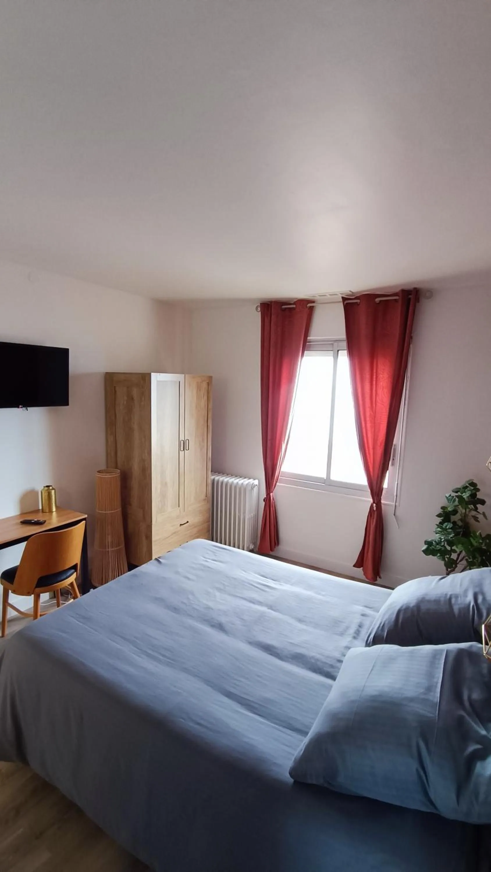 Bed in New Hôtel de la Mer