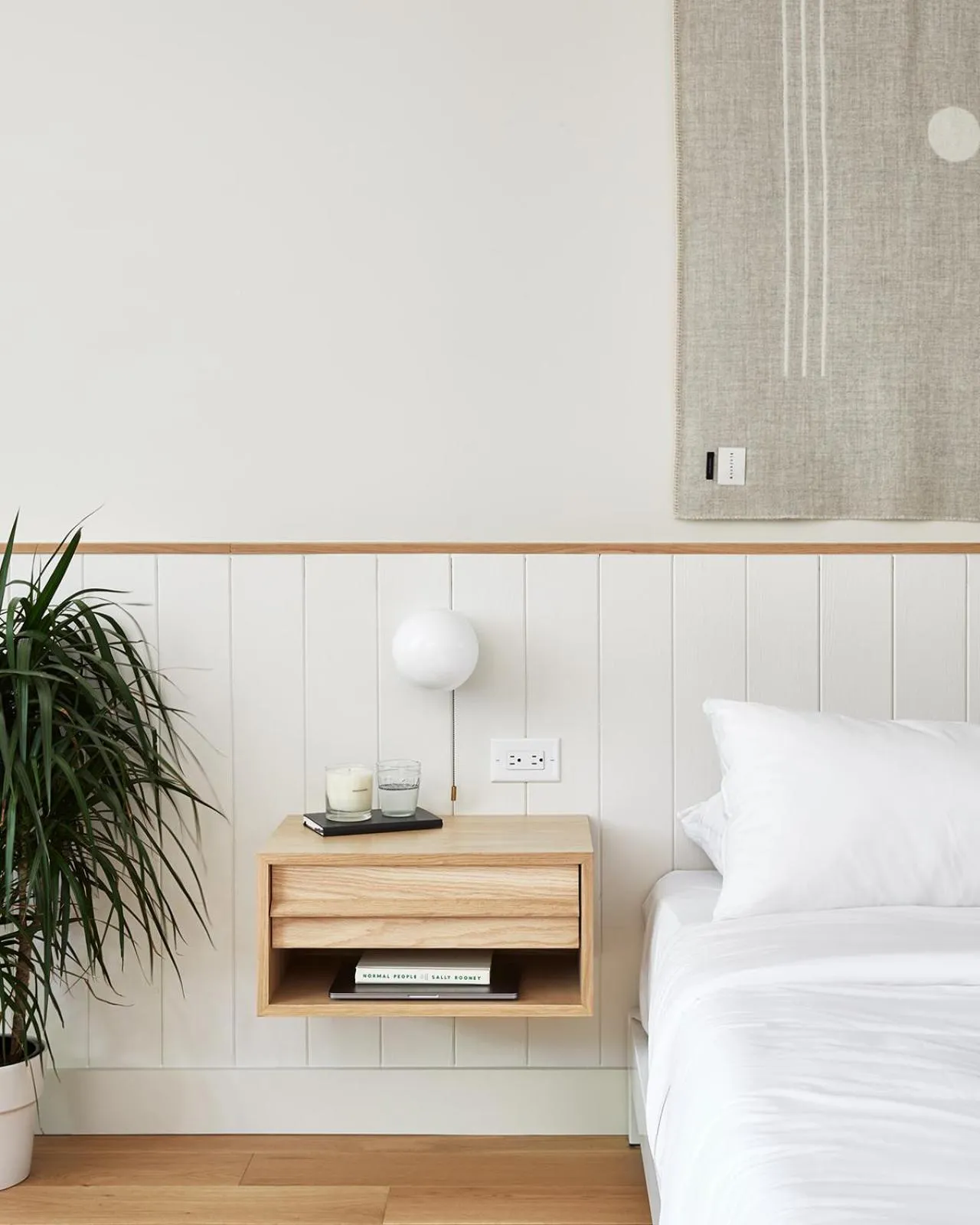 Bed in Somewhere Inn Calabogie