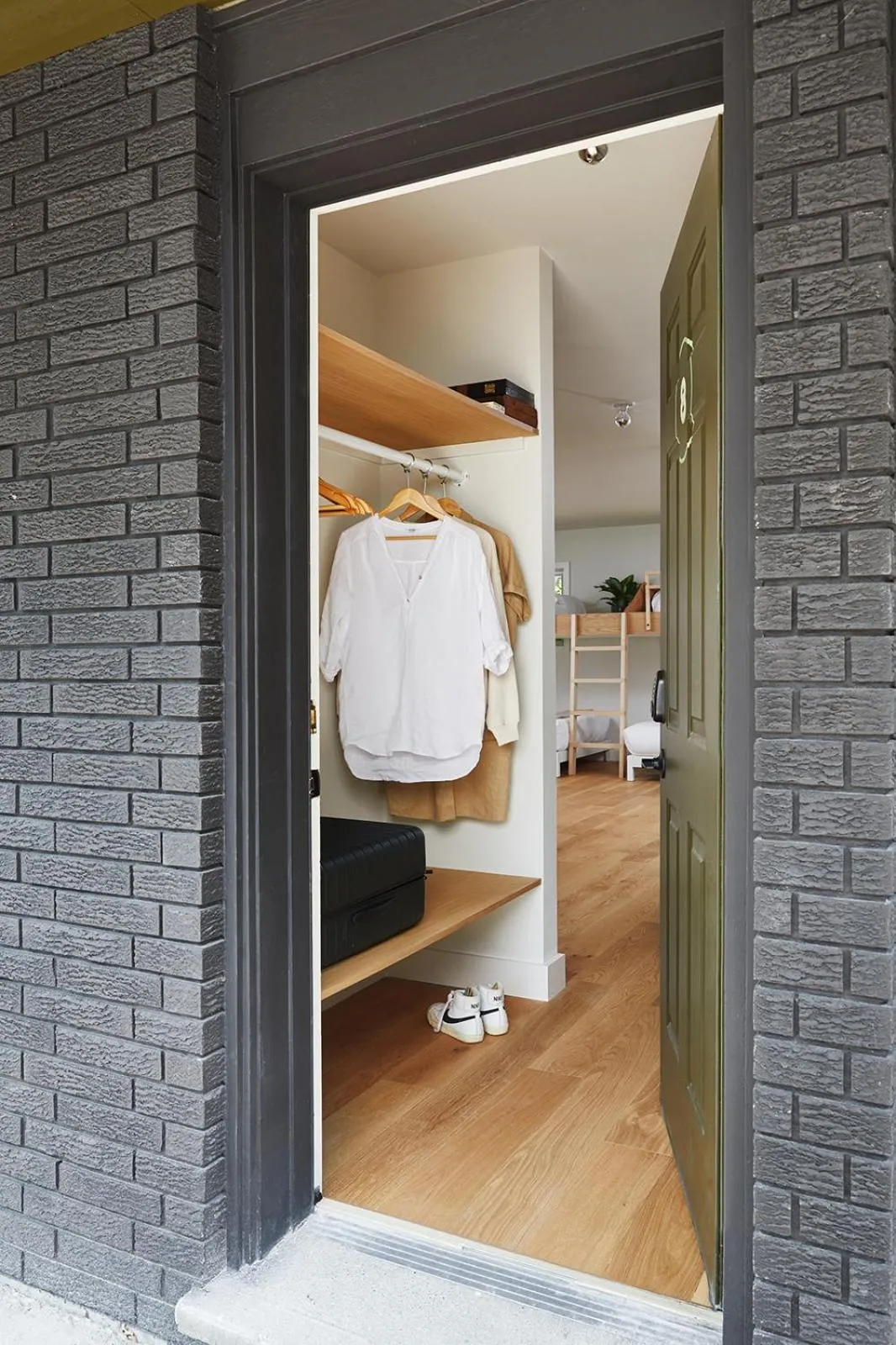 Facade/entrance, Bed in Somewhere Inn Calabogie