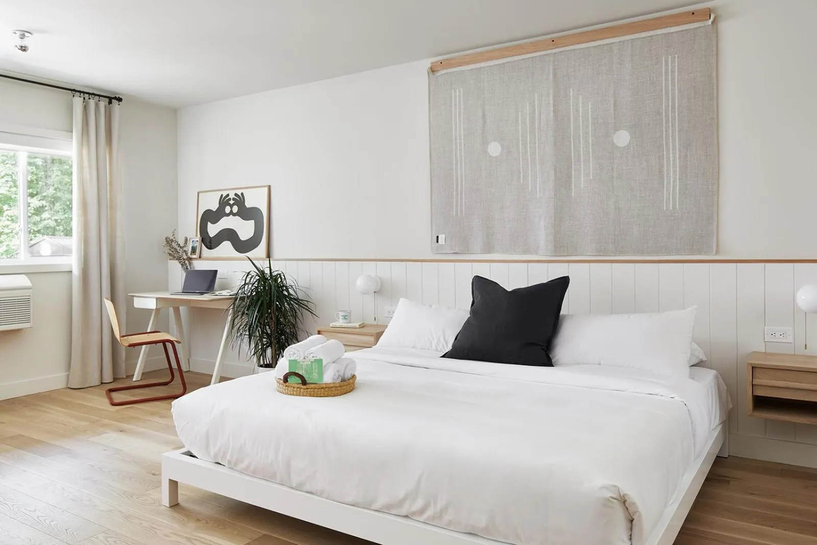 Bed in Somewhere Inn Calabogie