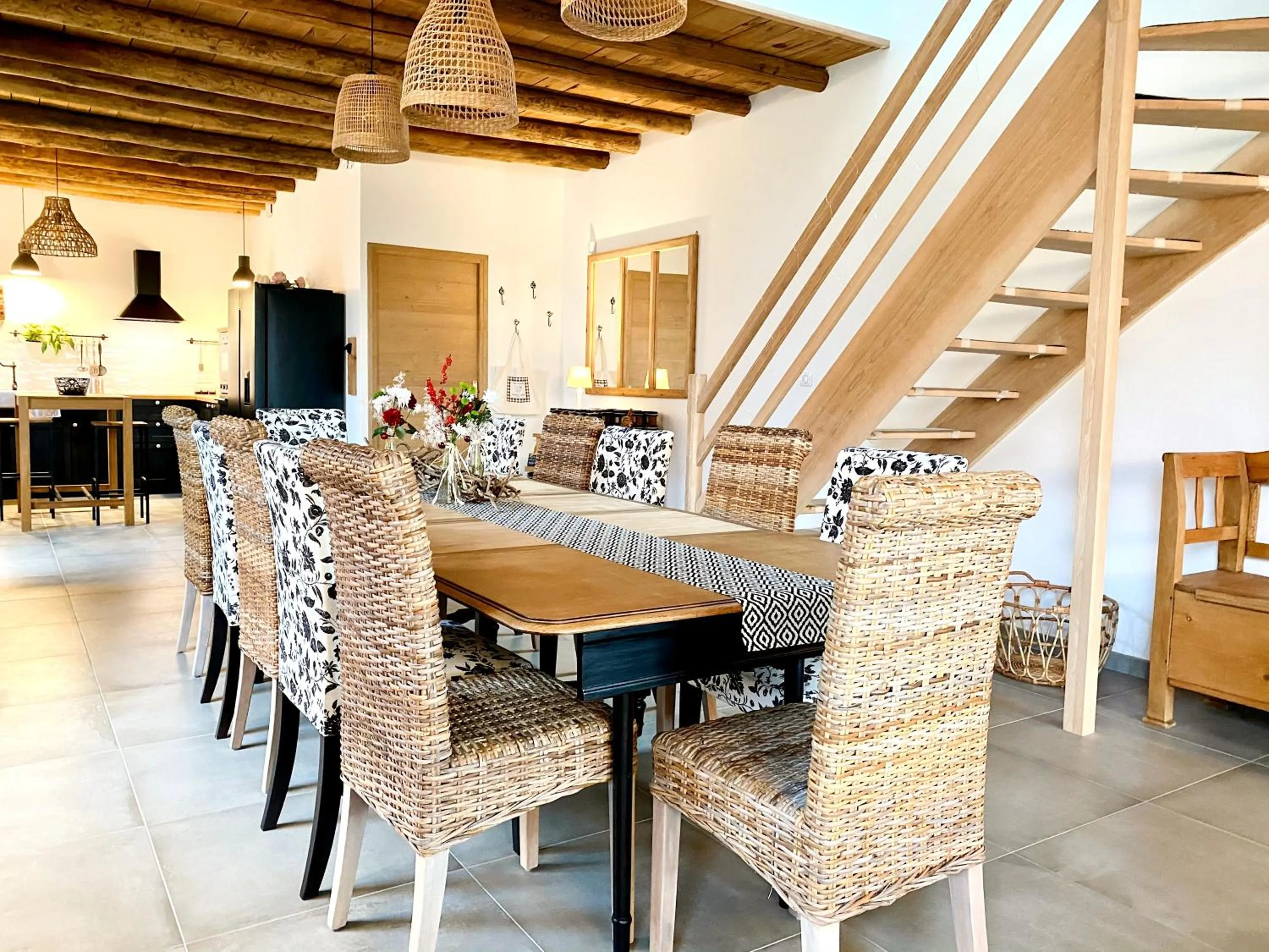 Dining area in Aux 2 girouettes