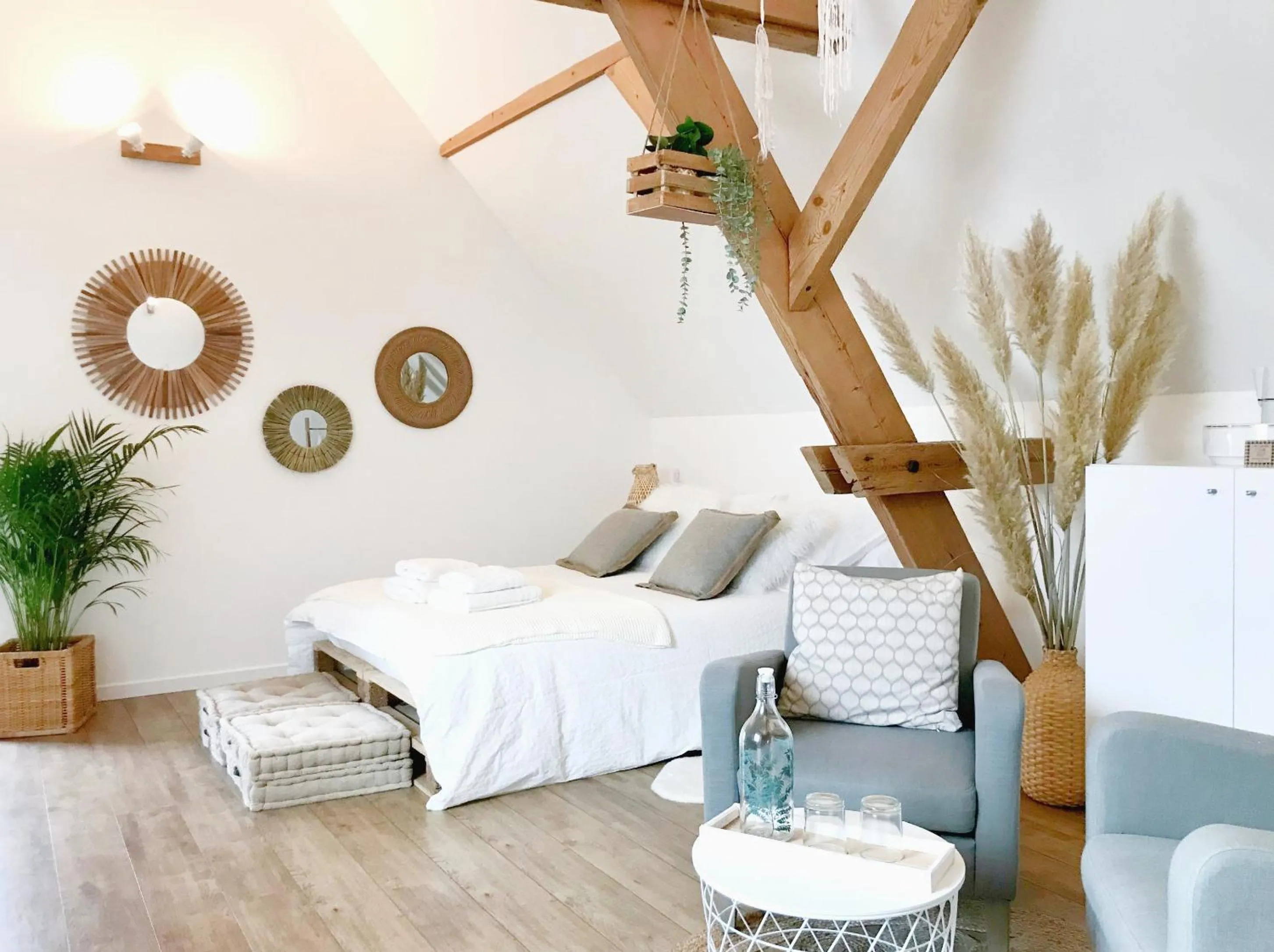 Bedroom, Bed in Aux 2 girouettes