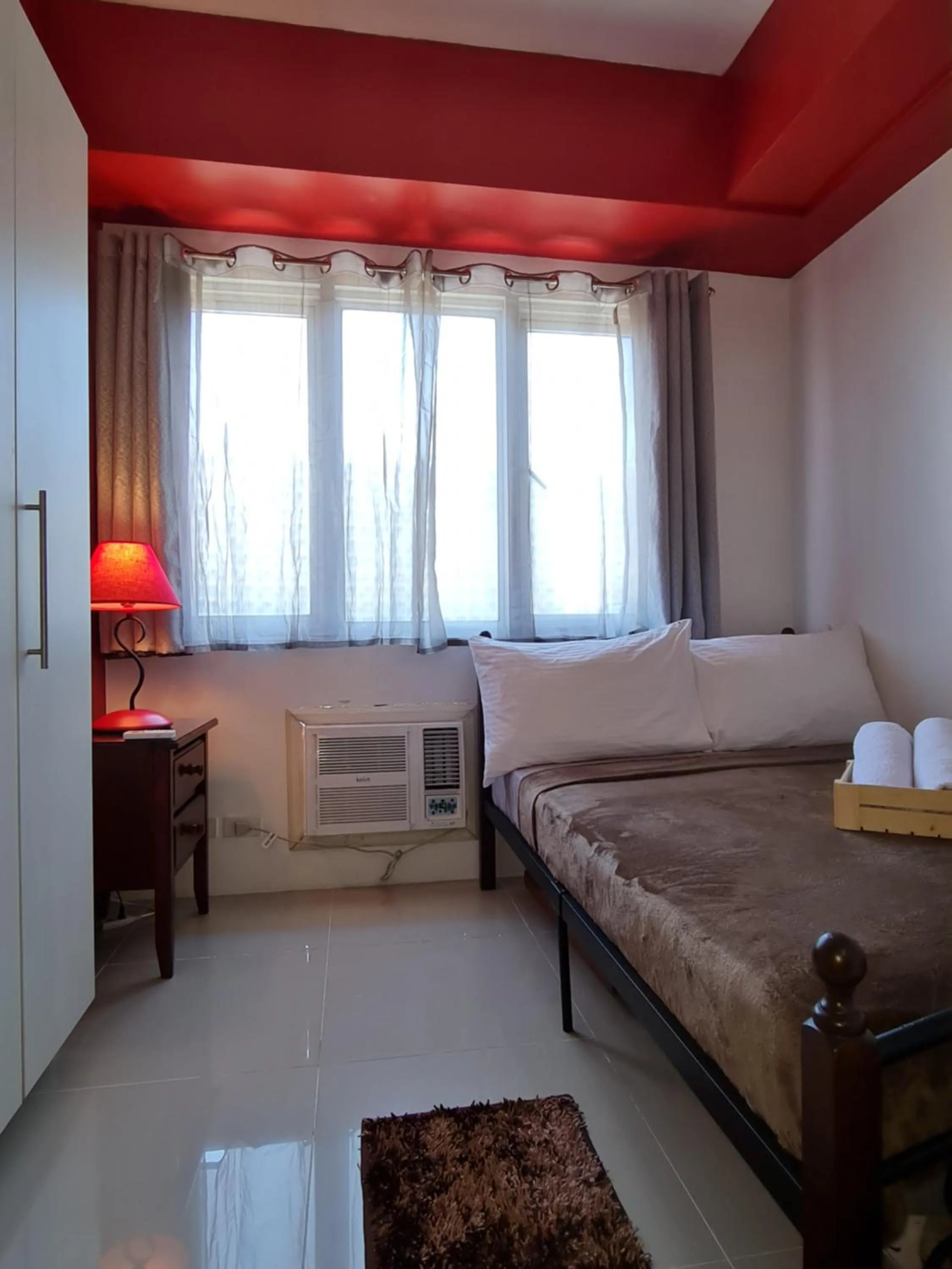 Bed in Sea Residences - Condo R Us