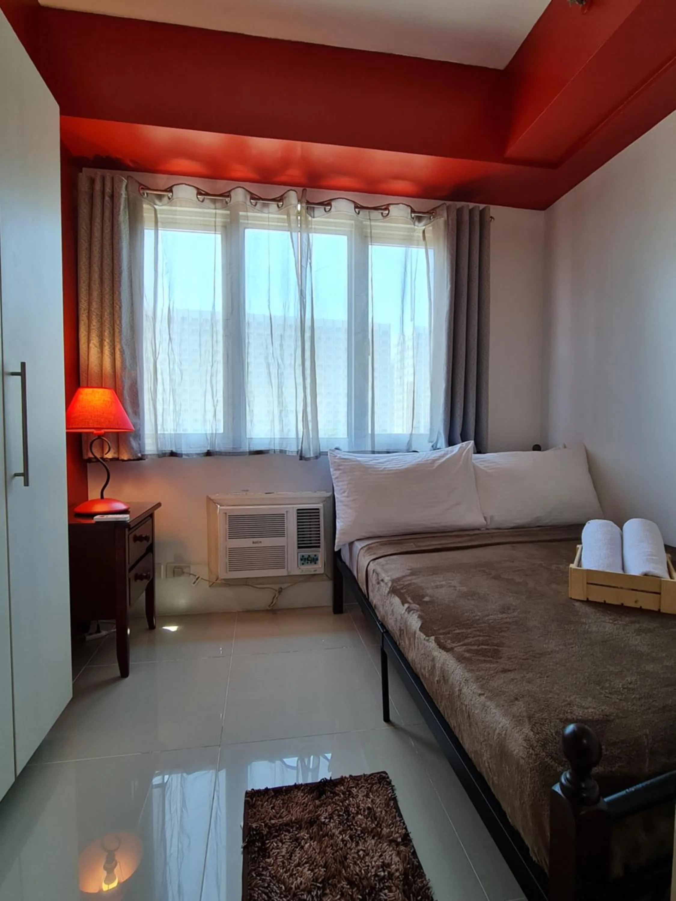 Bed in Sea Residences - Condo R Us