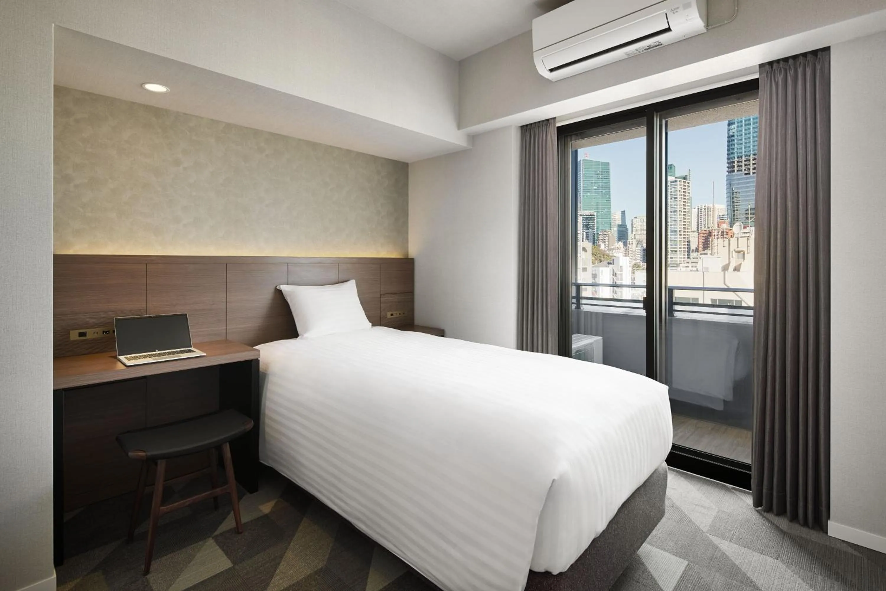 Bed in Oakwood Hotel & Apartments Azabu Tokyo