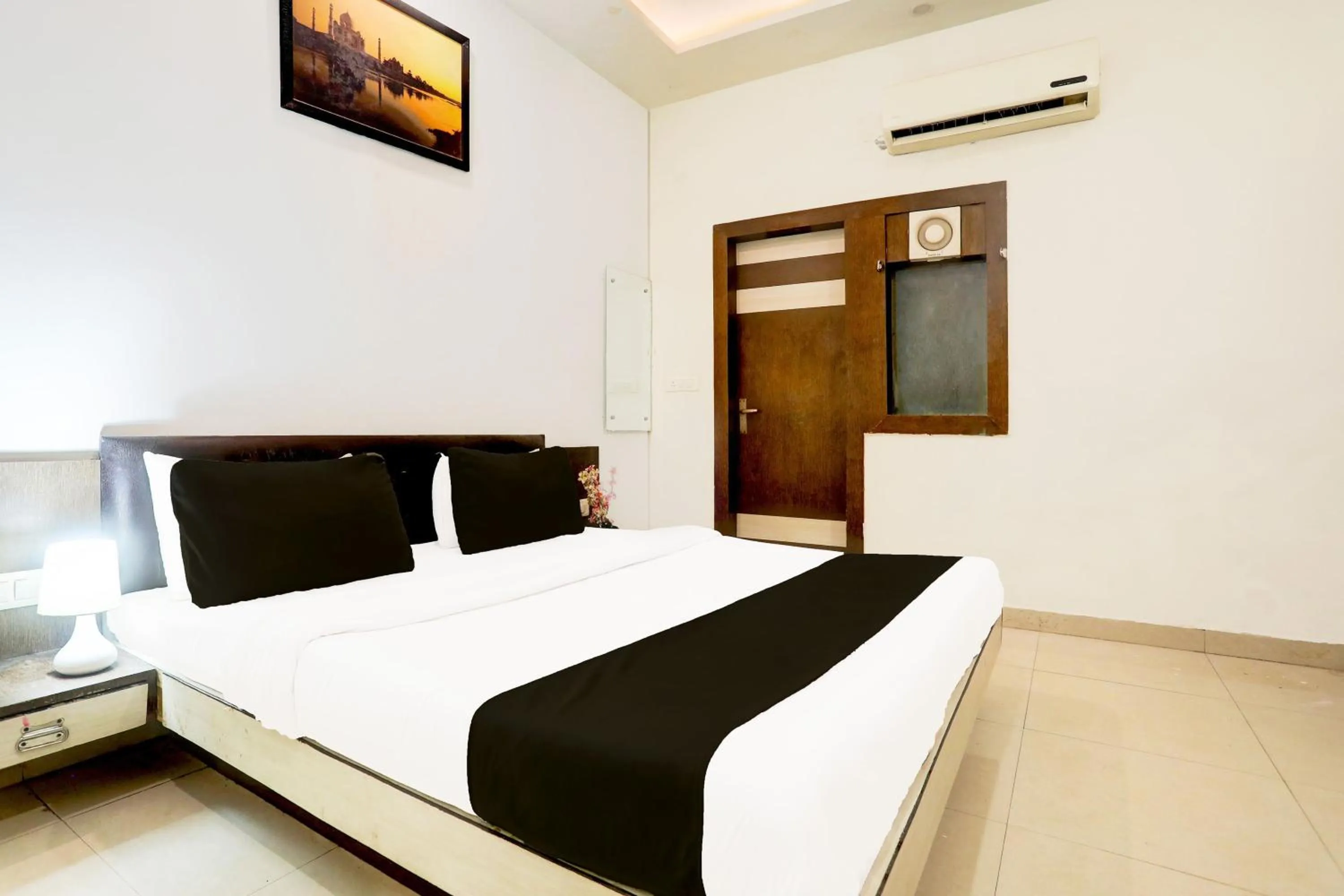 Bedroom, Bed in Super Hotel O Taj Nagri Near Taj Mahal East Gate Formerly Riviera