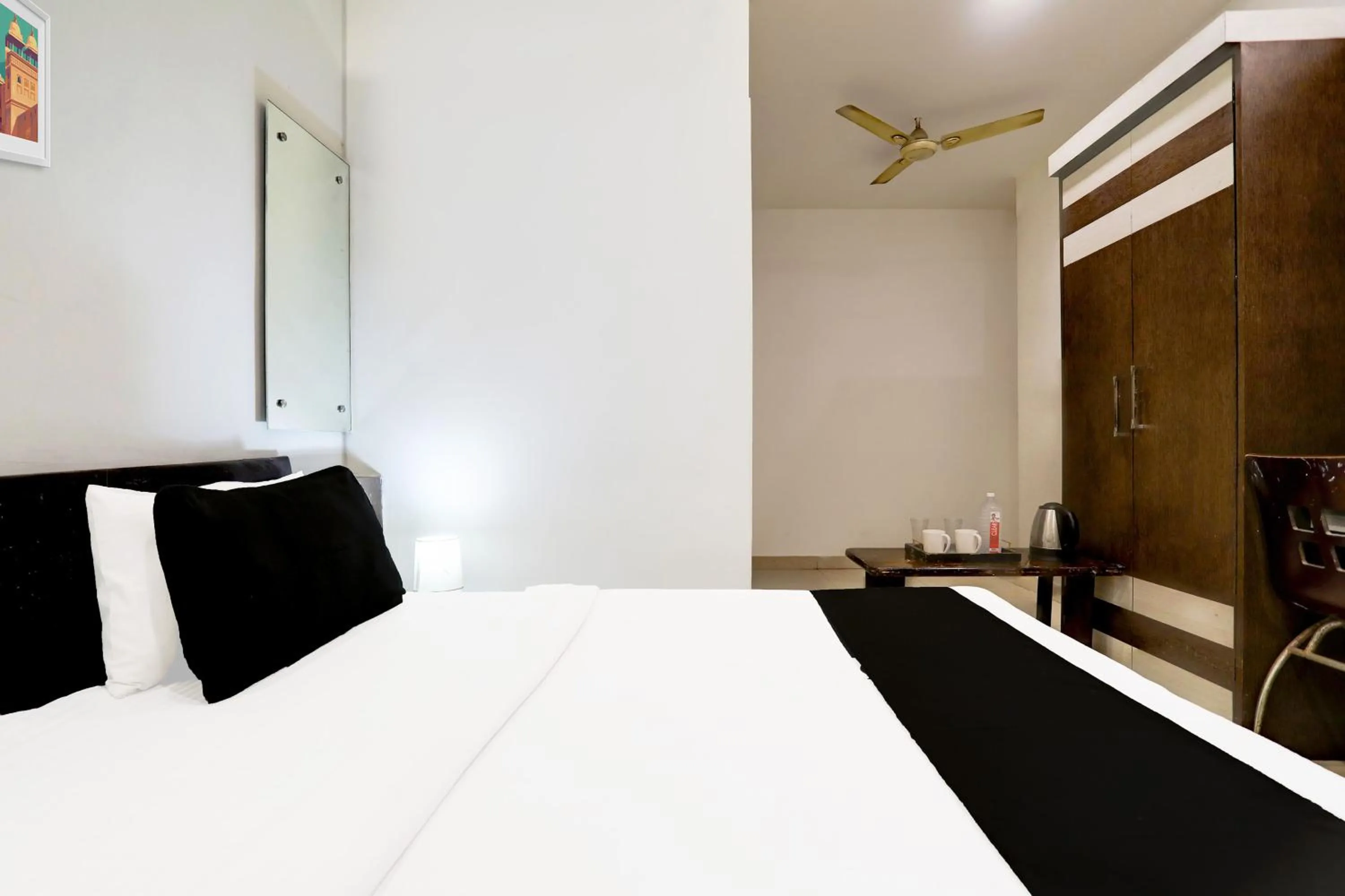 Bedroom, Bed in Super Hotel O Taj Nagri Near Taj Mahal East Gate Formerly Riviera