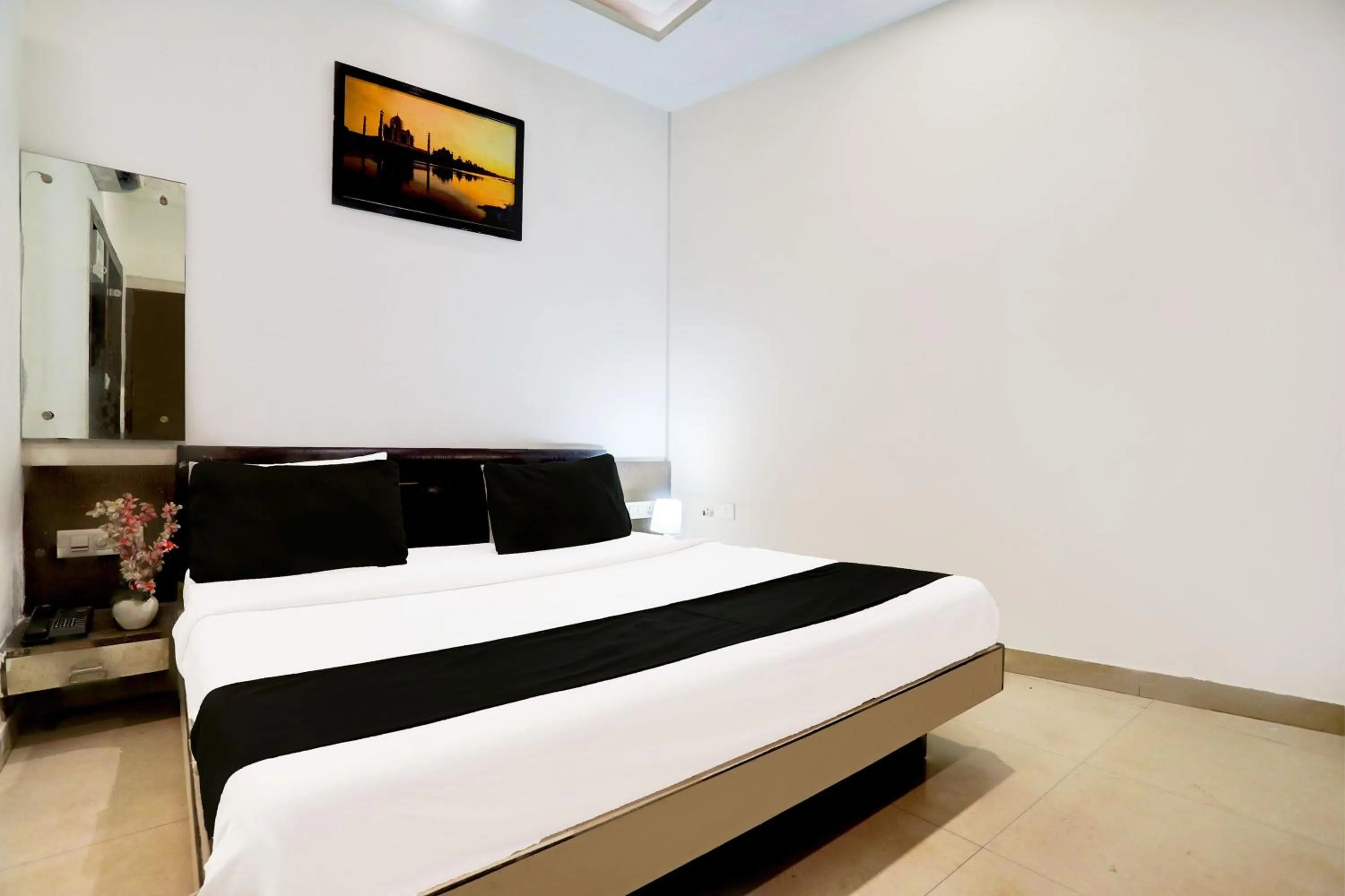 Bedroom, Bed in Super Hotel O Taj Nagri Near Taj Mahal East Gate Formerly Riviera