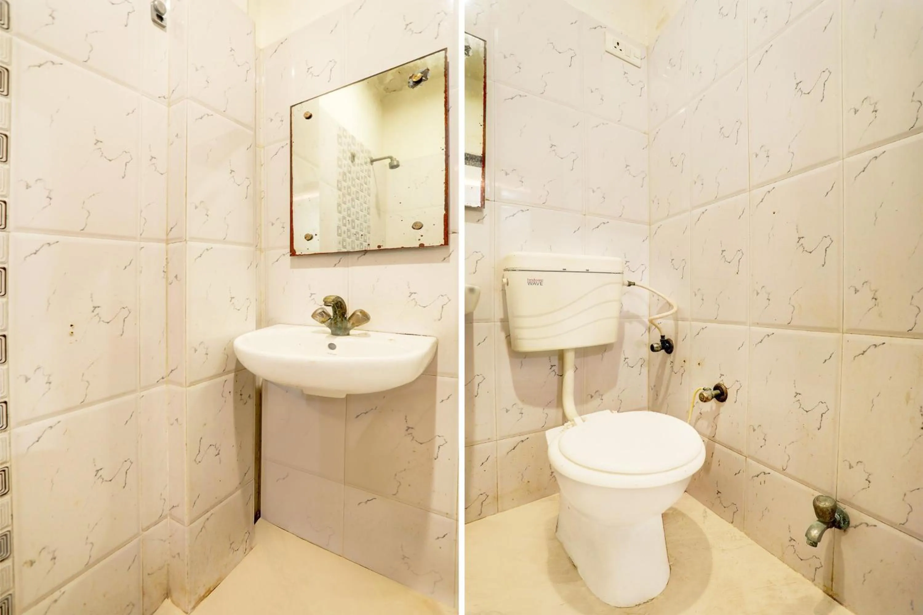 Bathroom in Super Hotel O Taj Nagri Near Taj Mahal East Gate Formerly Riviera