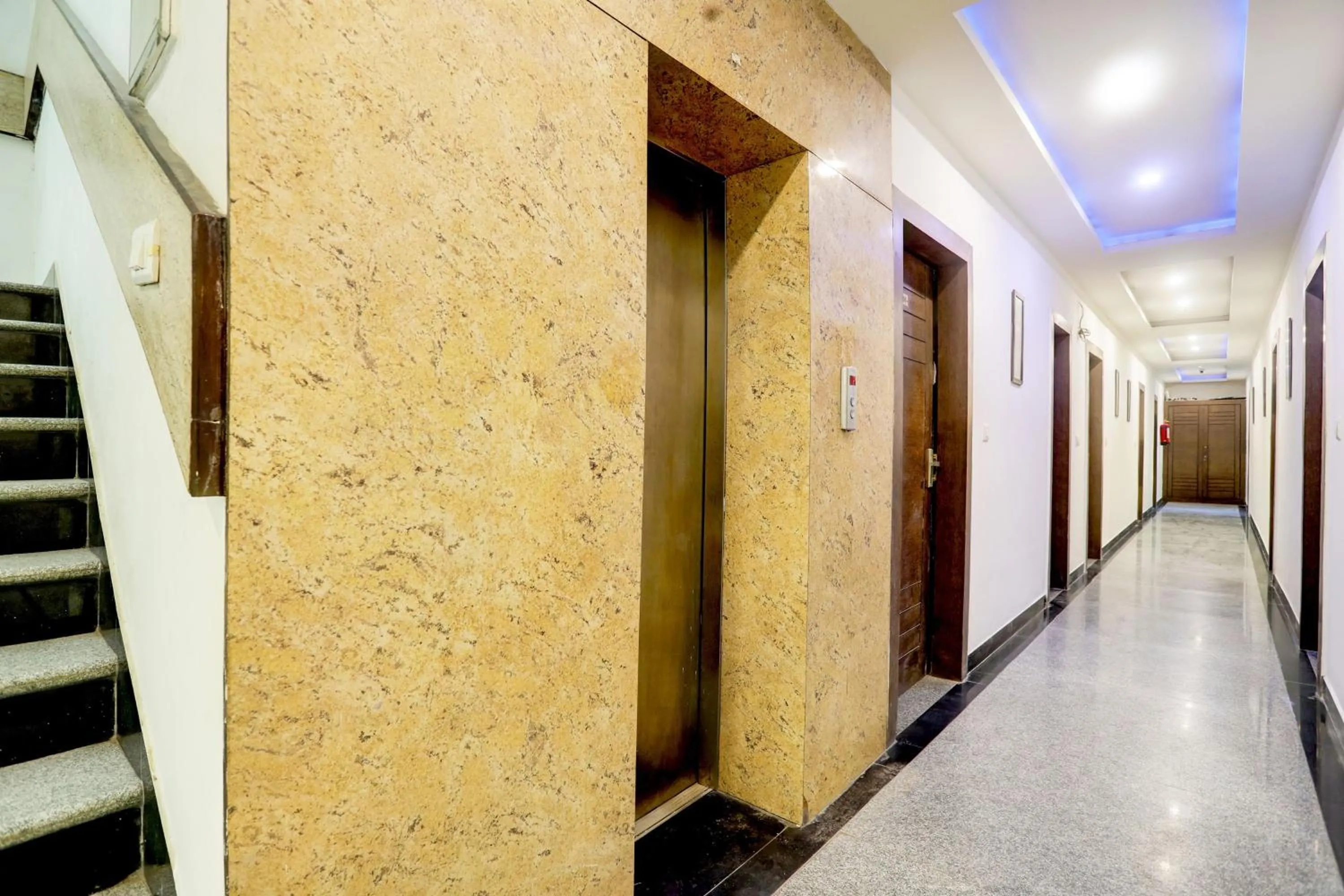 Lobby or reception in Super Hotel O Taj Nagri Near Taj Mahal East Gate Formerly Riviera