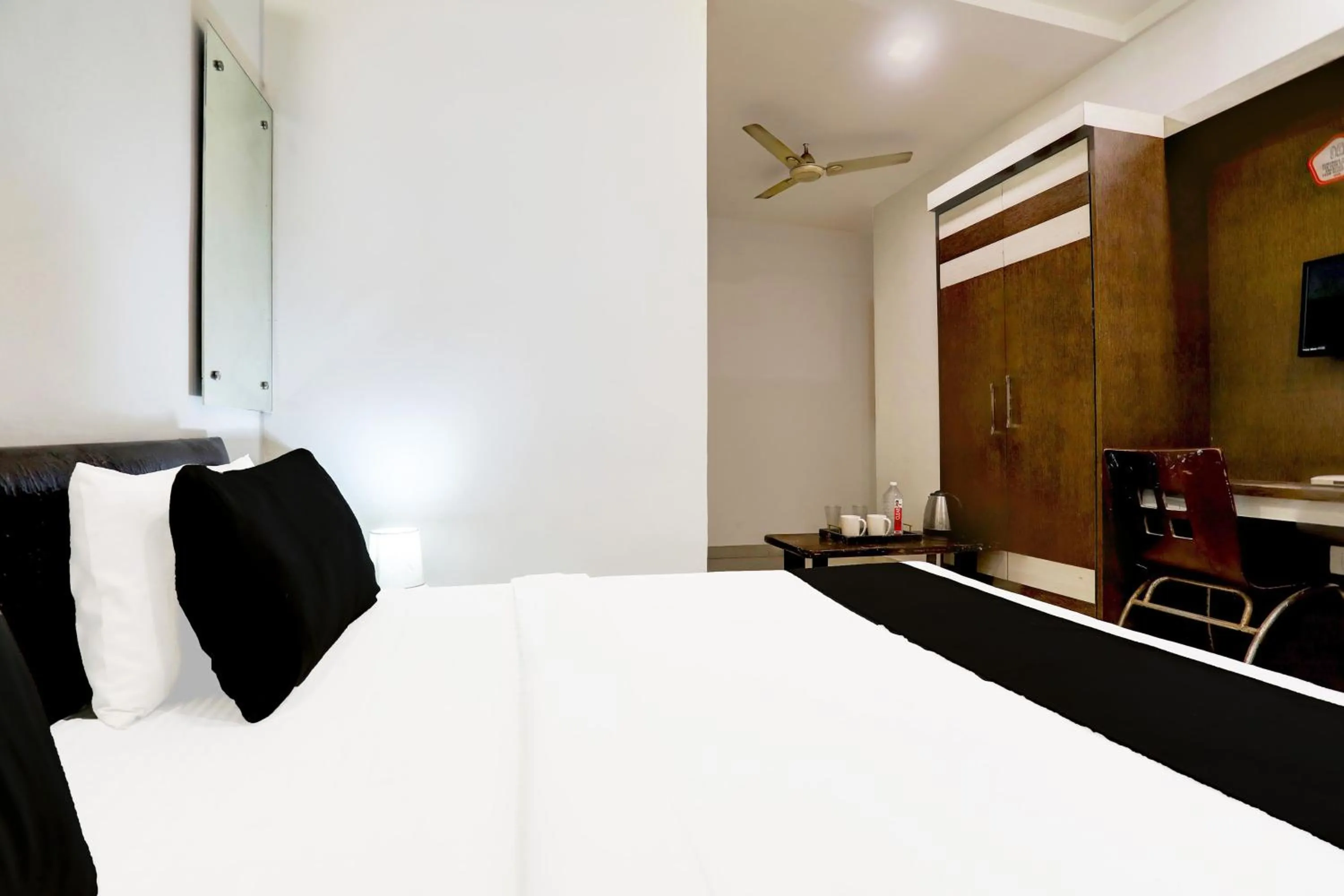 Bedroom, Bed in Super Hotel O Taj Nagri Near Taj Mahal East Gate Formerly Riviera