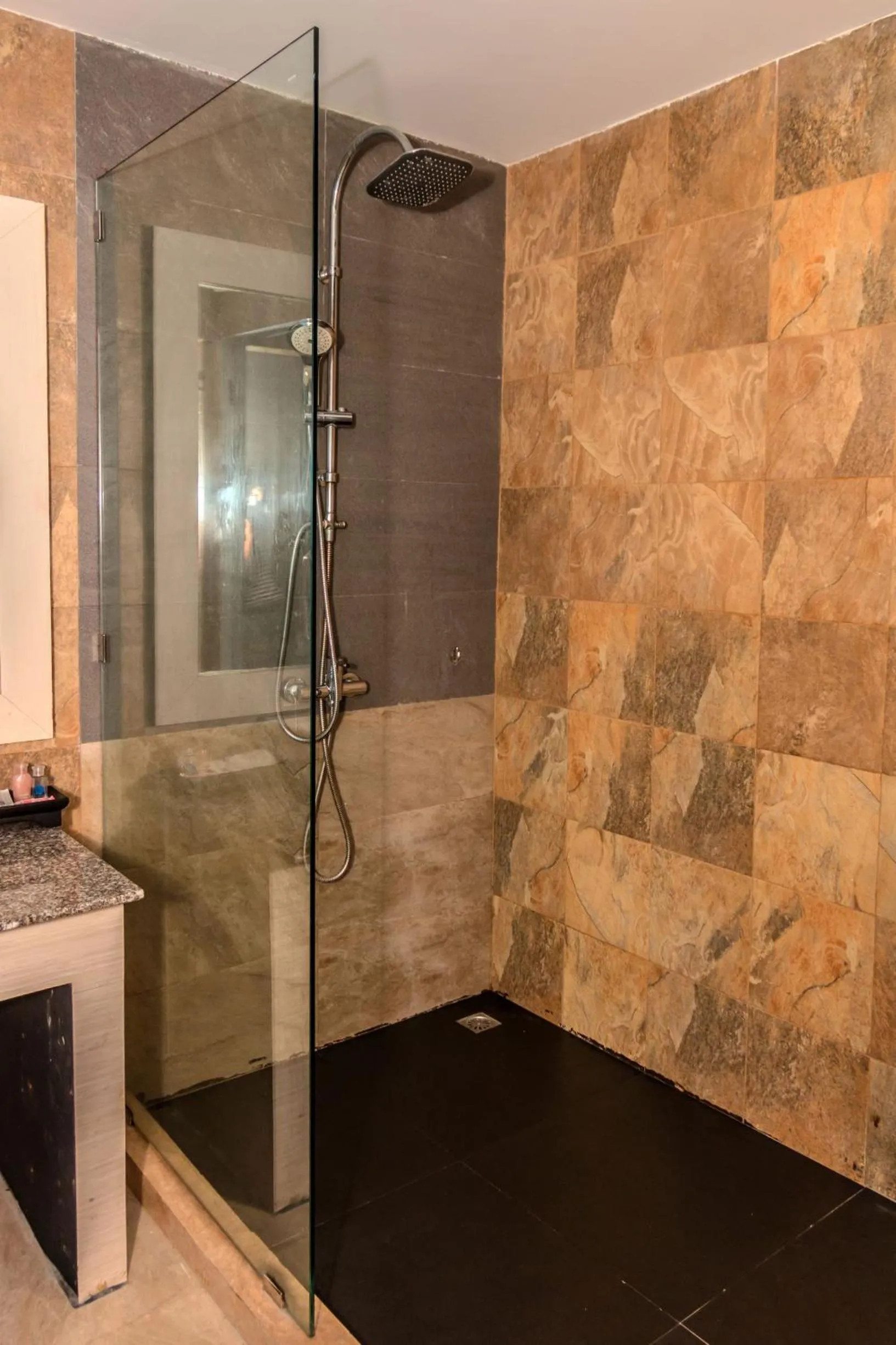 Shower in Lanta Sport Resort