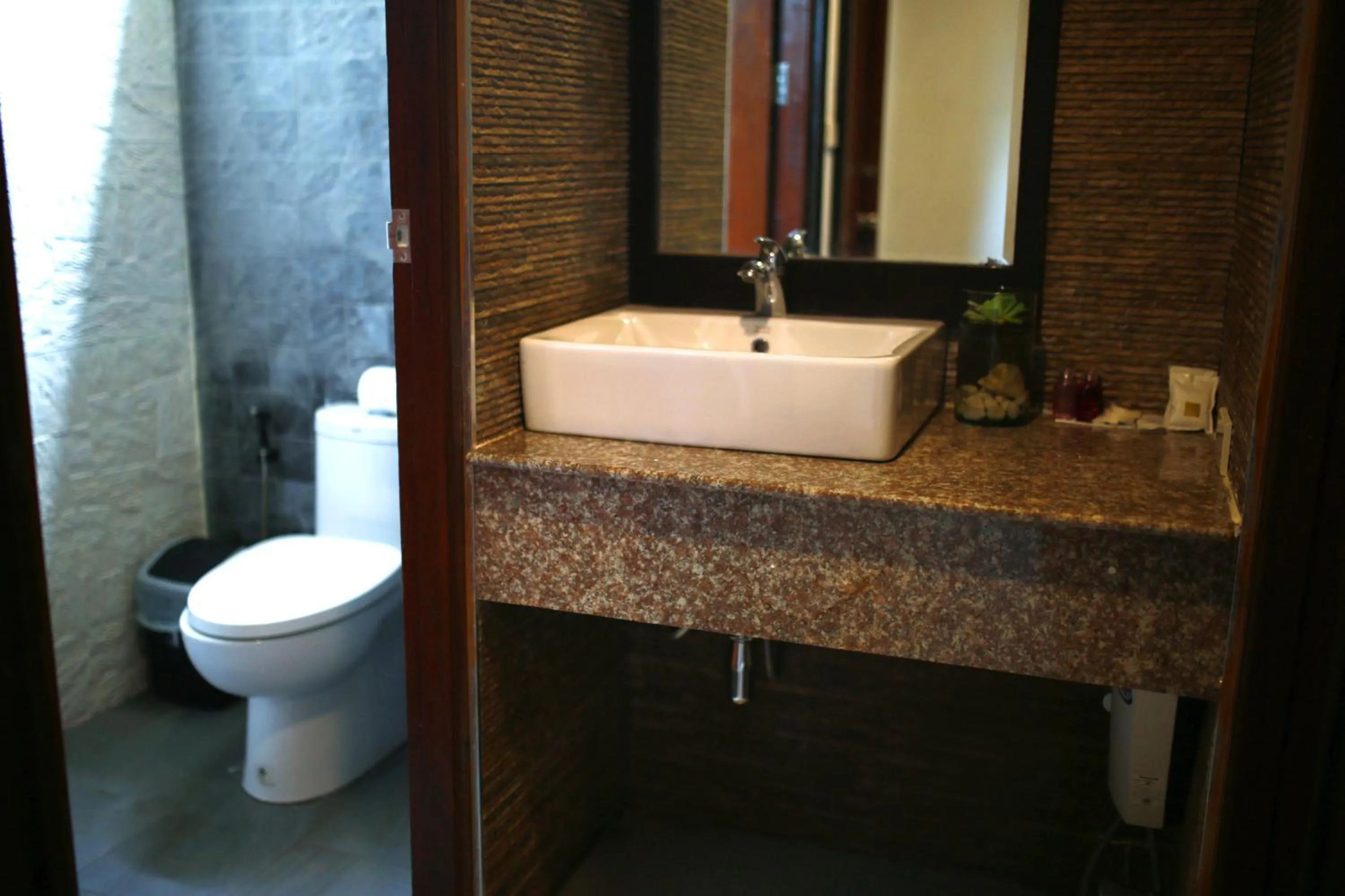 Toilet in Lanta Sport Resort