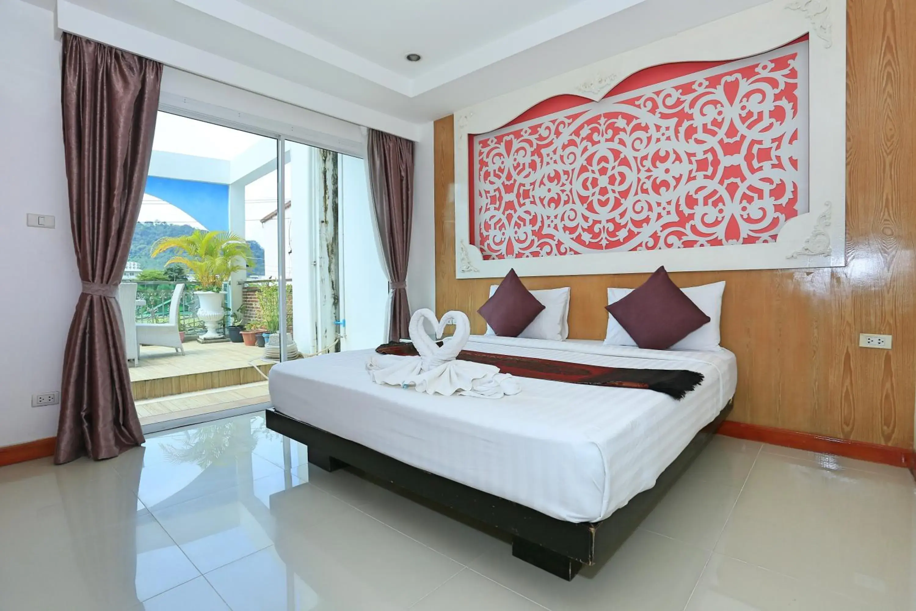 Double Room with Pool View in Lucky Sun Patong Double Room with Pool View in Lucky Sun Patong