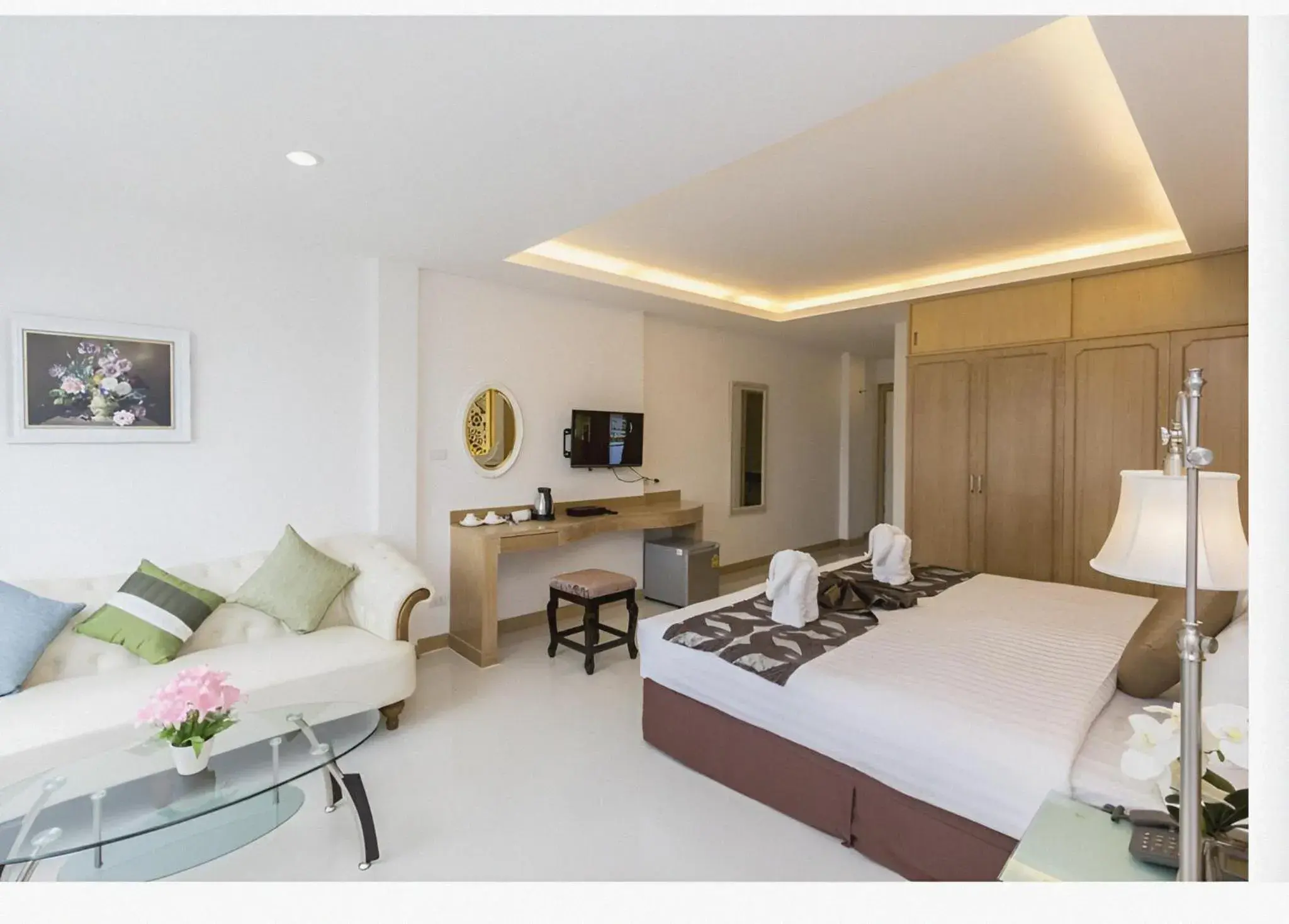 Queen Room with Spa Bath in Lucky Sun Patong Queen Room with Spa Bath in Lucky Sun Patong