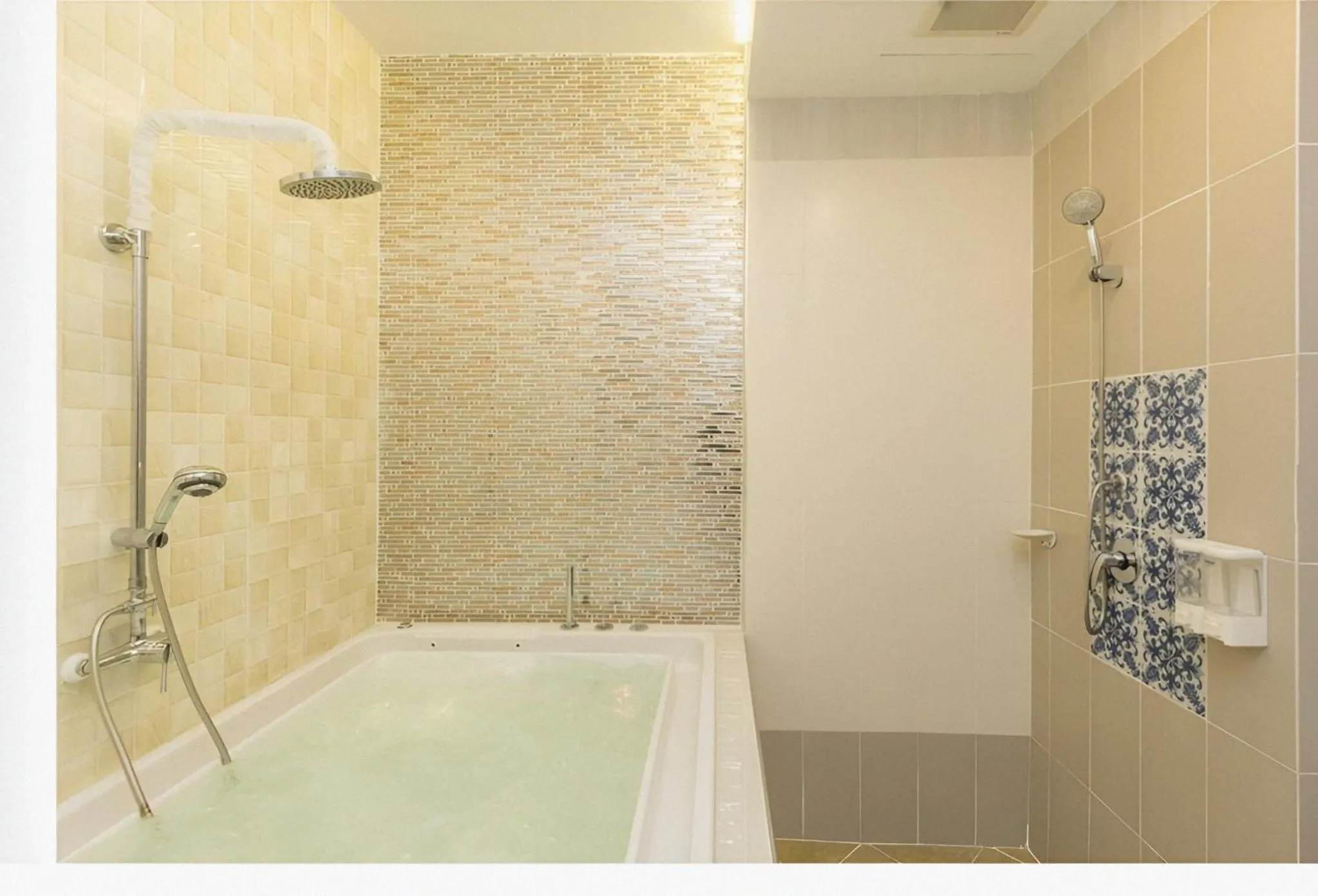 Bath in Lucky Sun Patong