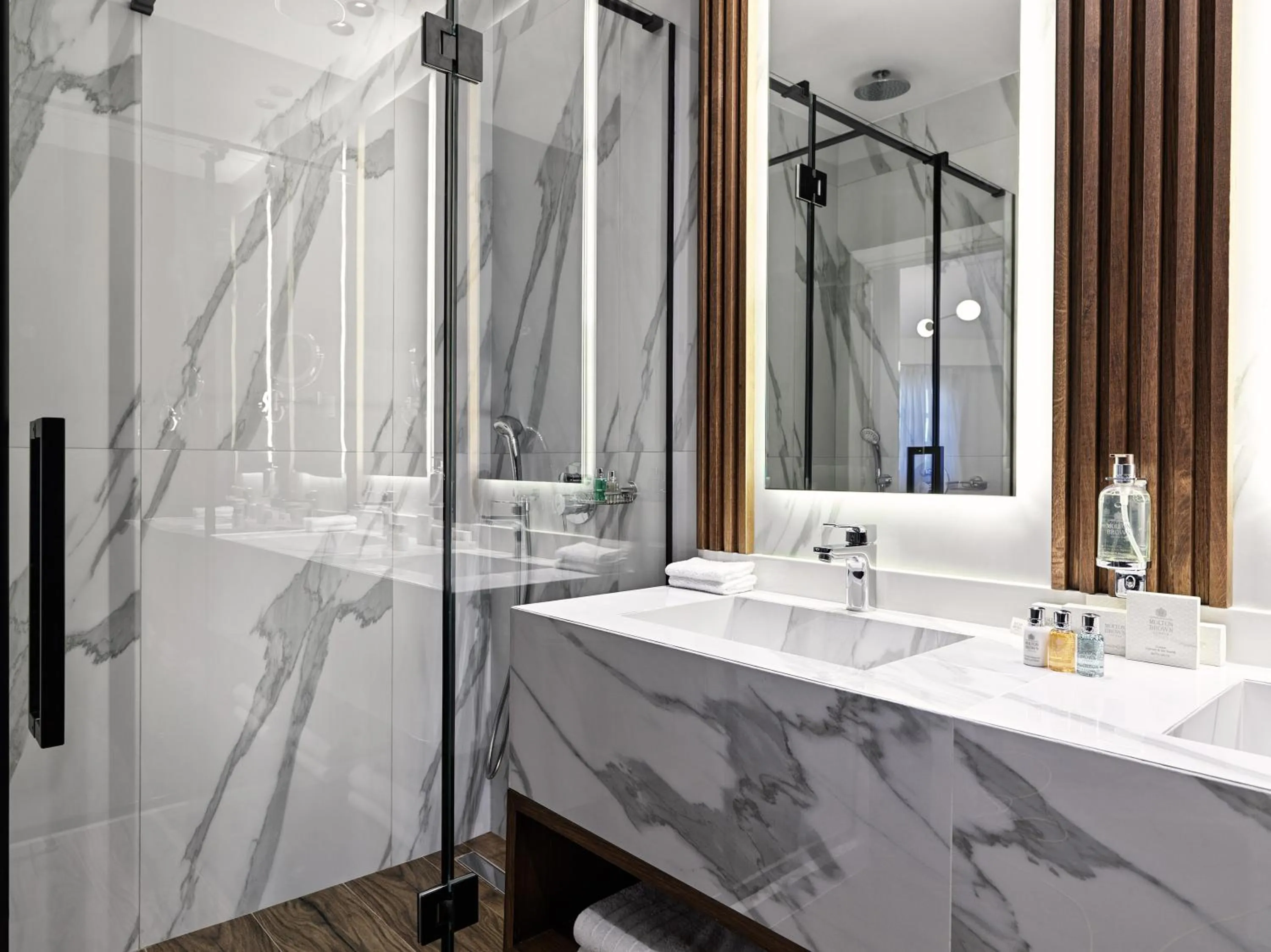 Bathroom in Vanoro Hotel