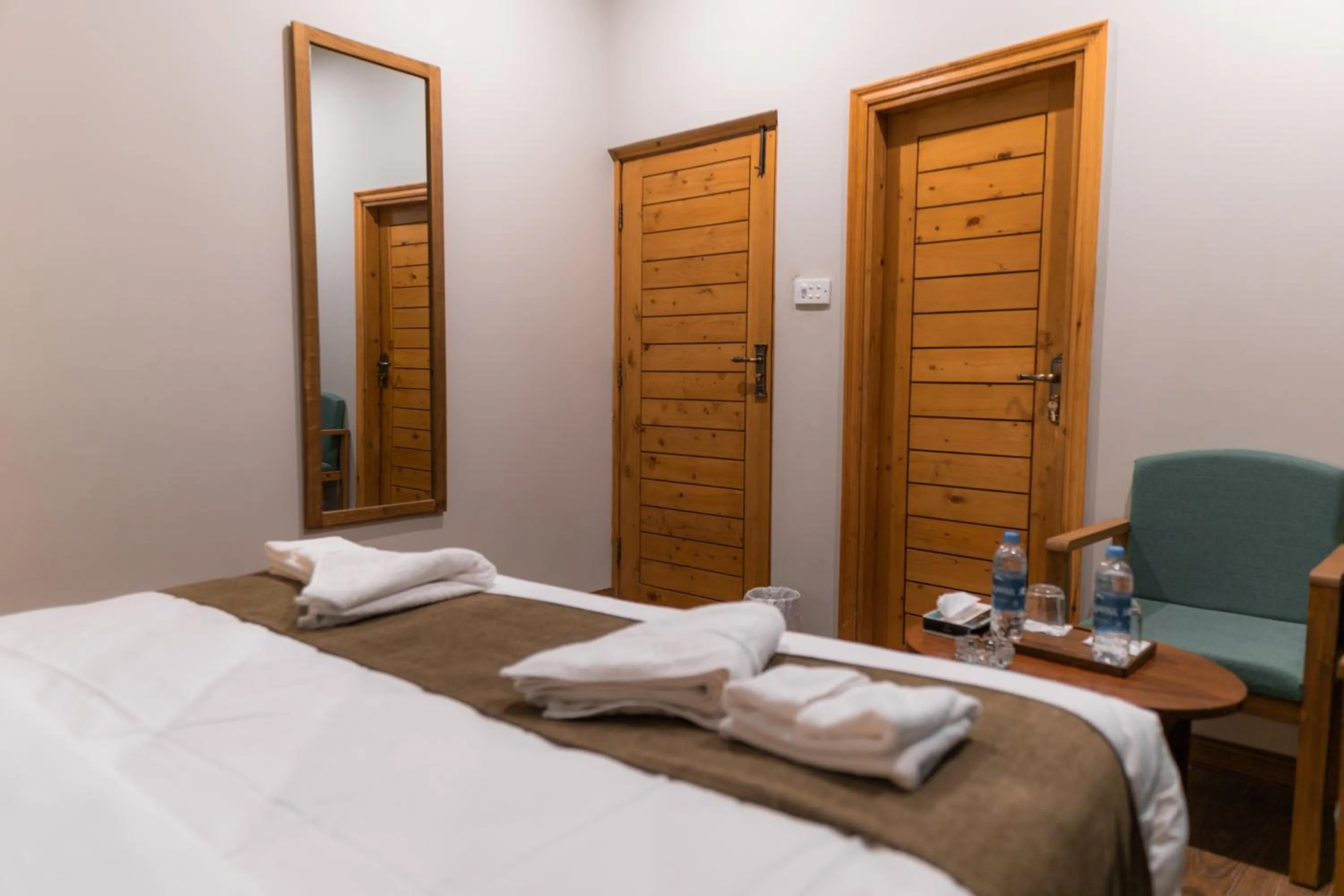 Bedroom, Bed in Dynasty Hotel Skardu