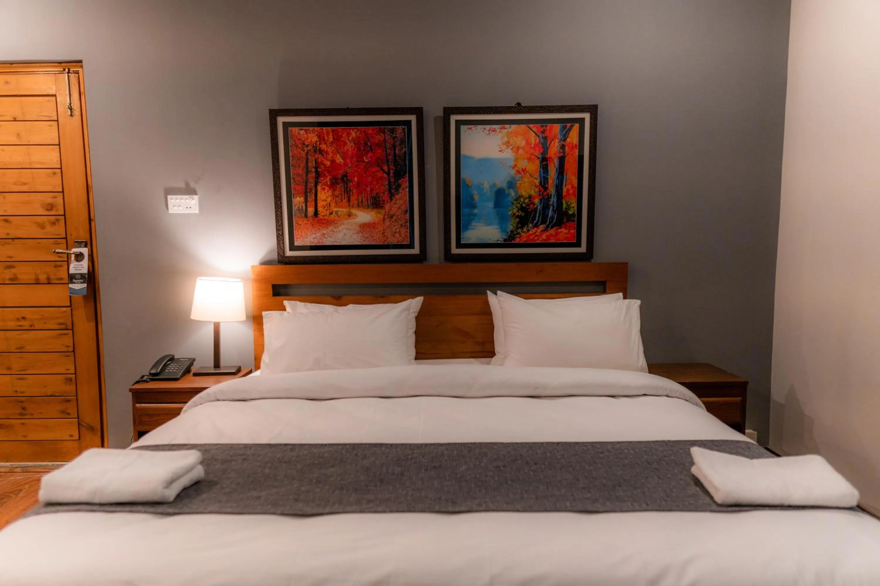 Bedroom, Bed in Dynasty Hotel Skardu