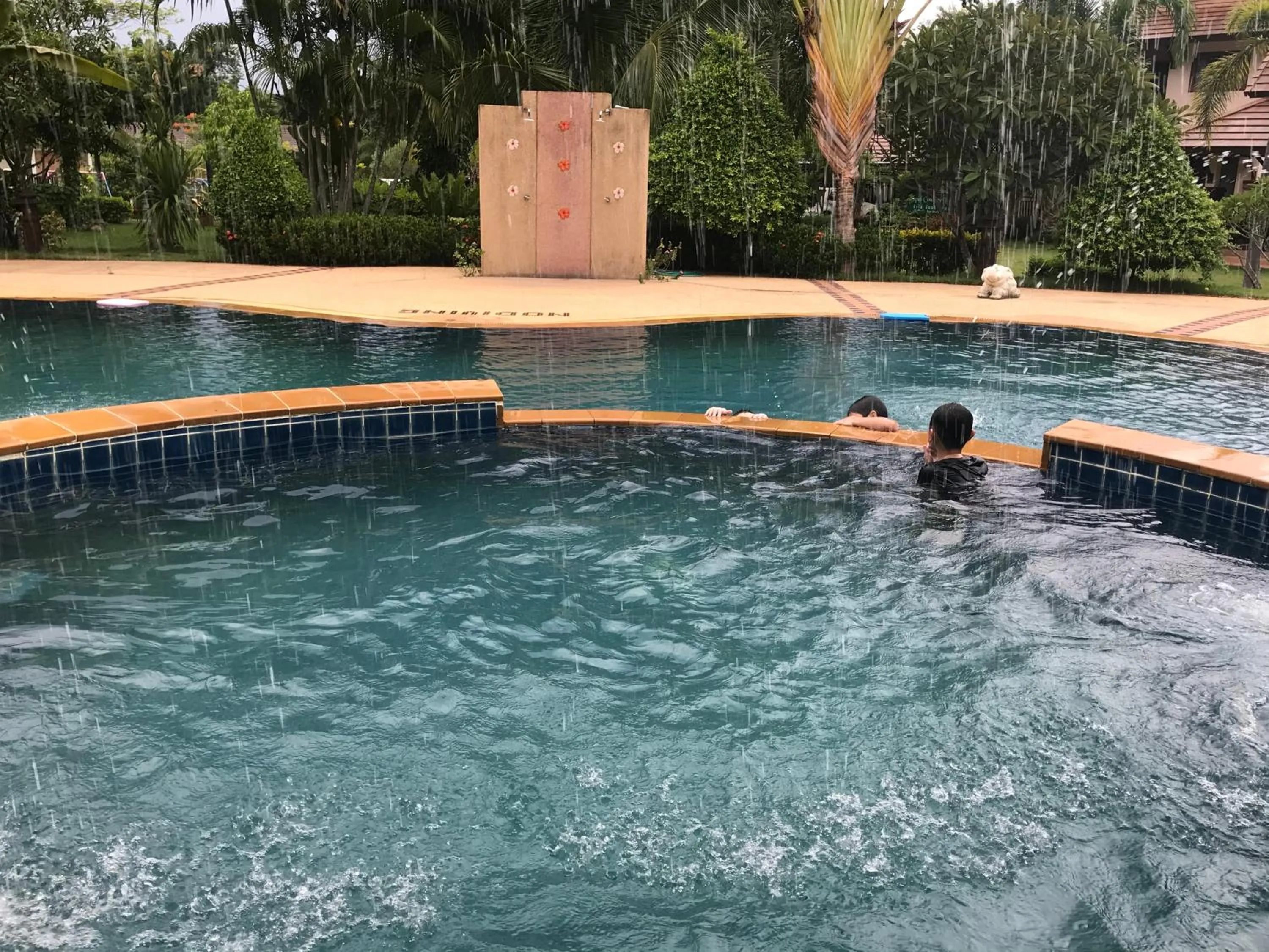 Swimming pool in Papai Country Lodge SHA