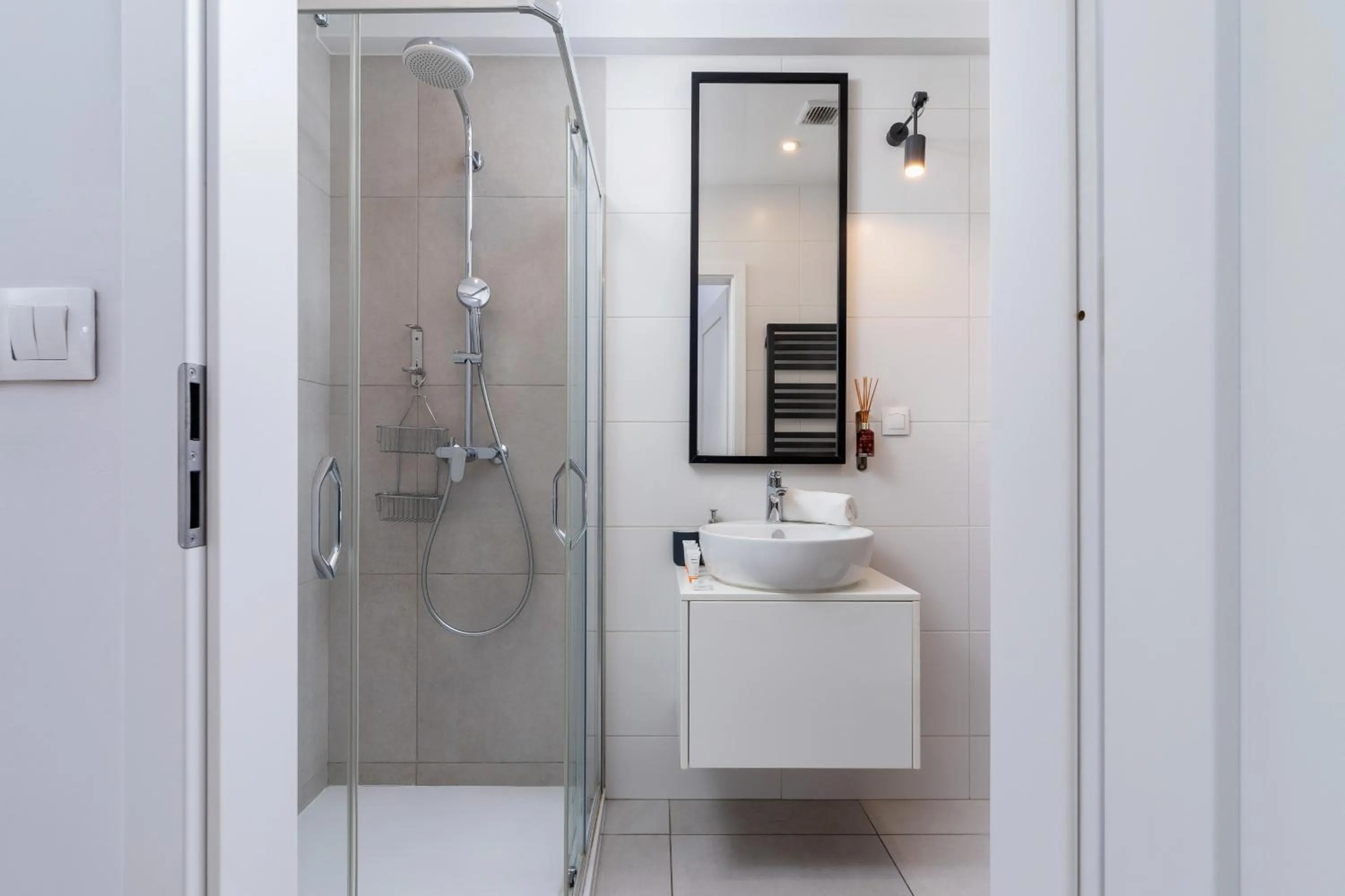 Shower in Apartments Dietla Cracow by Noclegi Renters