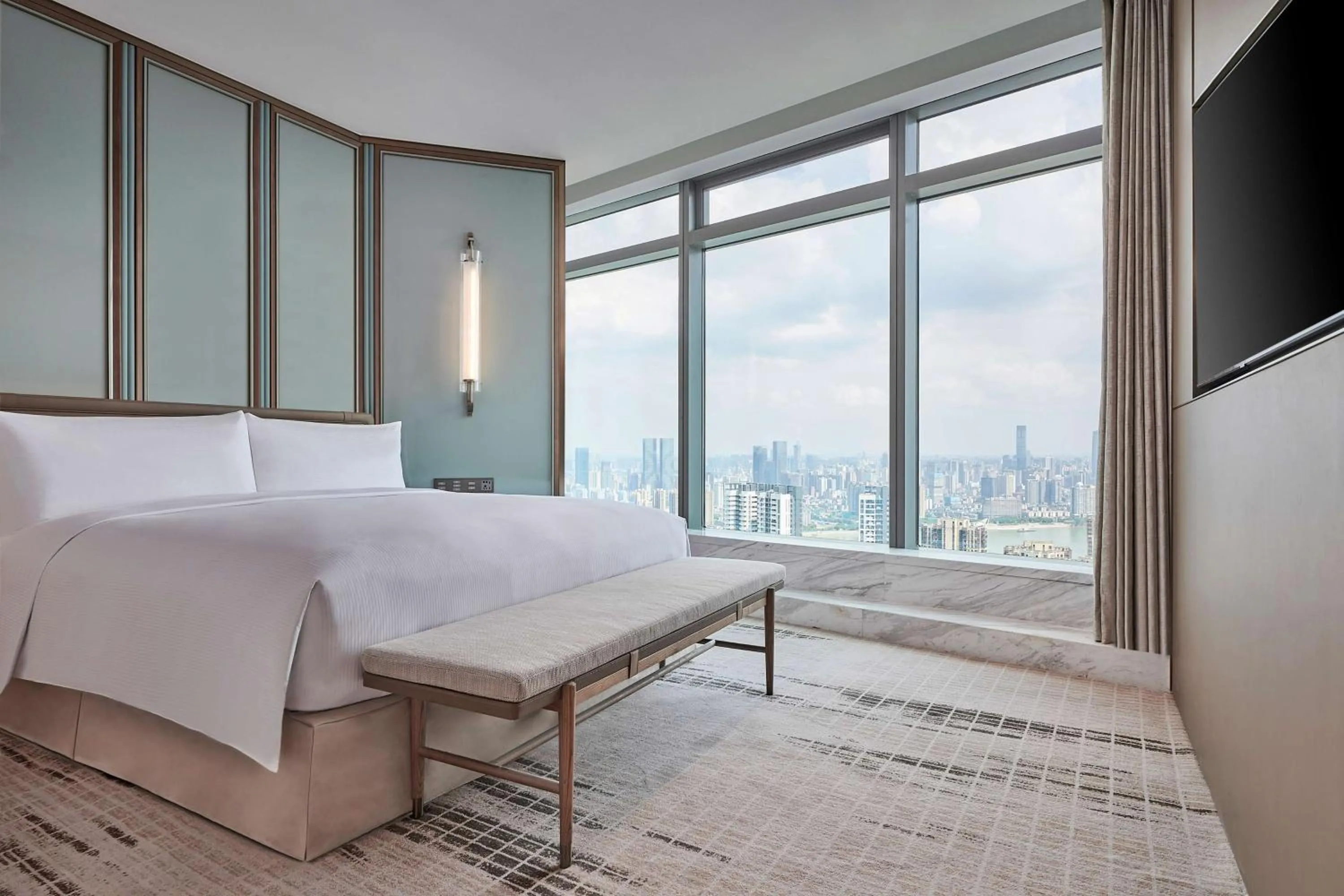 Bedroom, Bed in Hilton Changsha Riverside