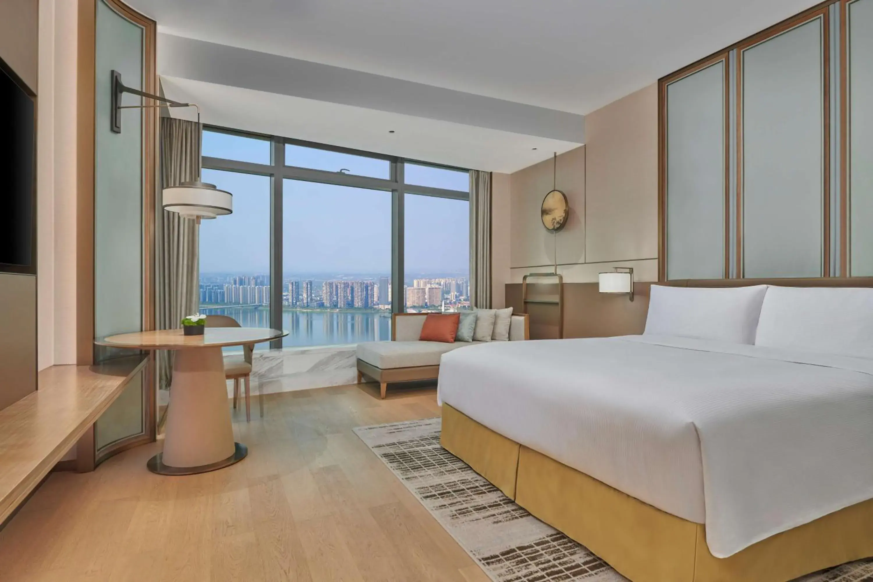 Executive King Room with River View in Hilton Changsha Riverside Executive King Room with River View in Hilton Changsha Riverside