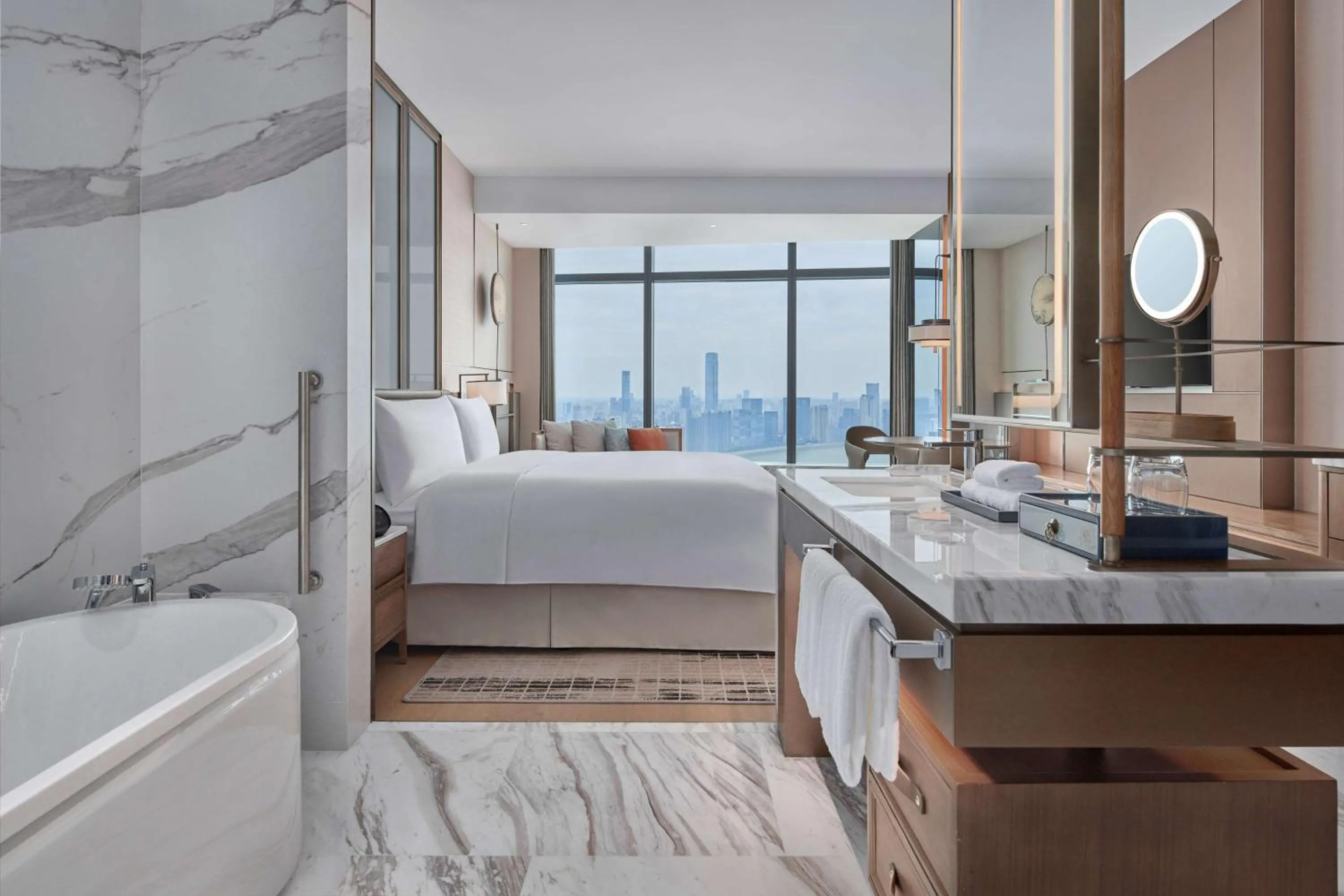 Bathroom, Bed in Hilton Changsha Riverside