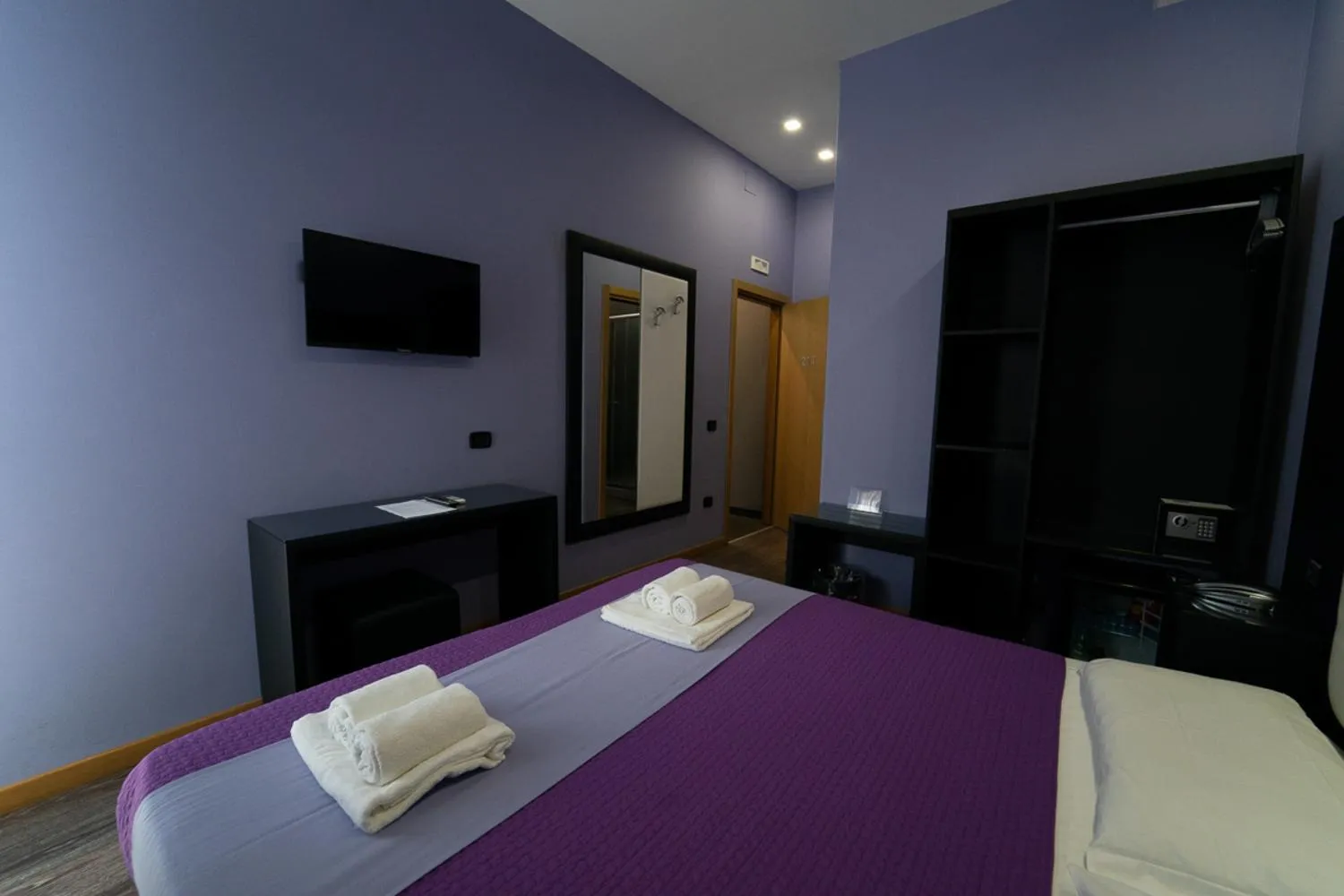 View (from property/room), Bed in Sweet Central Hotel