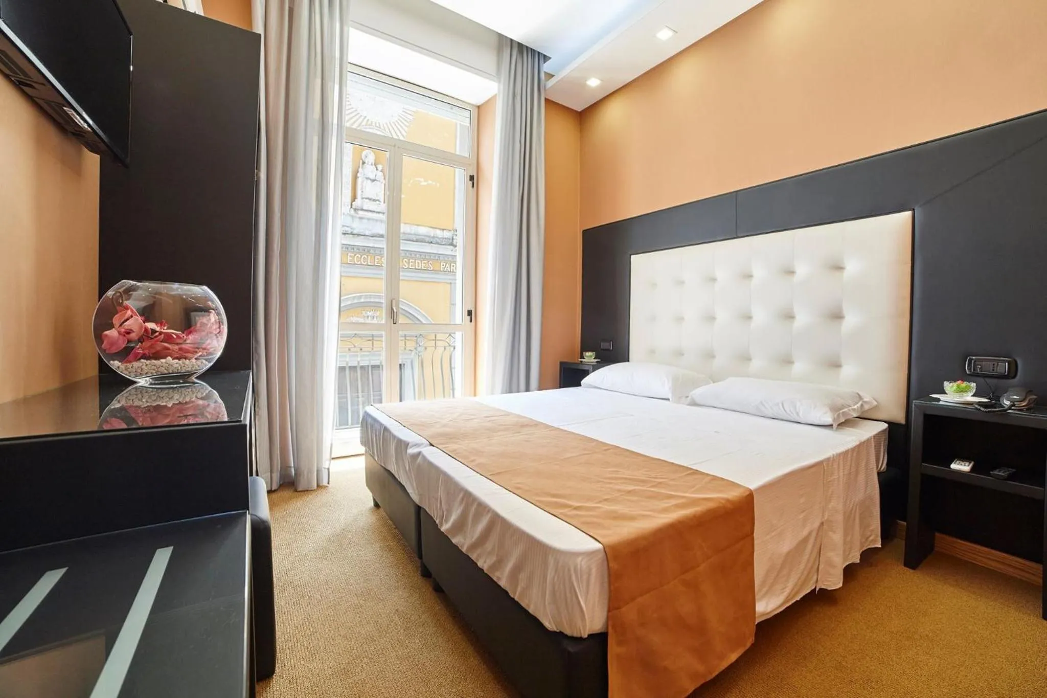 Facade/entrance, Bed in Sweet Central Hotel