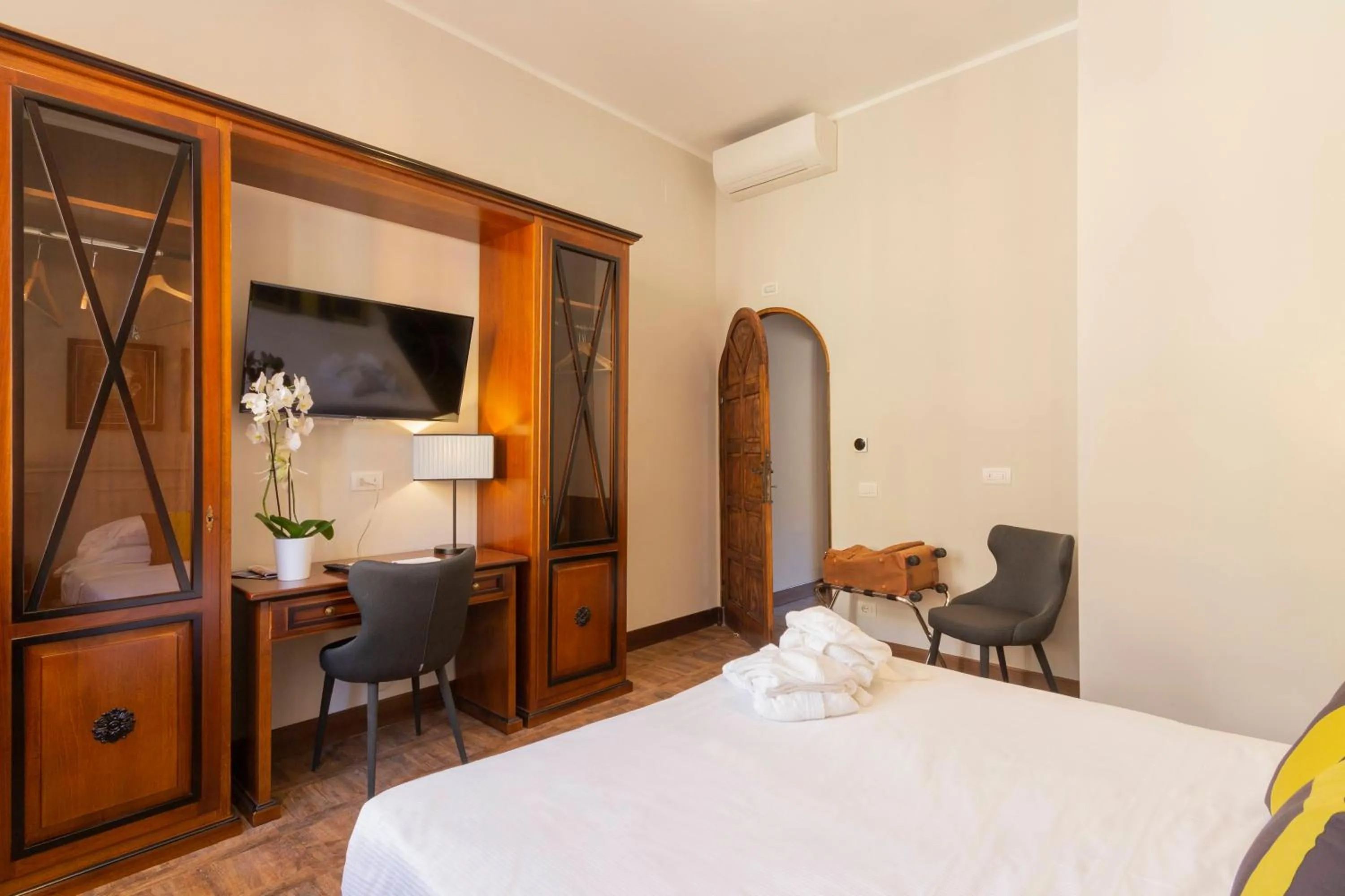 Bedroom, Bed in Hotel Villa Alberti Portofino Land