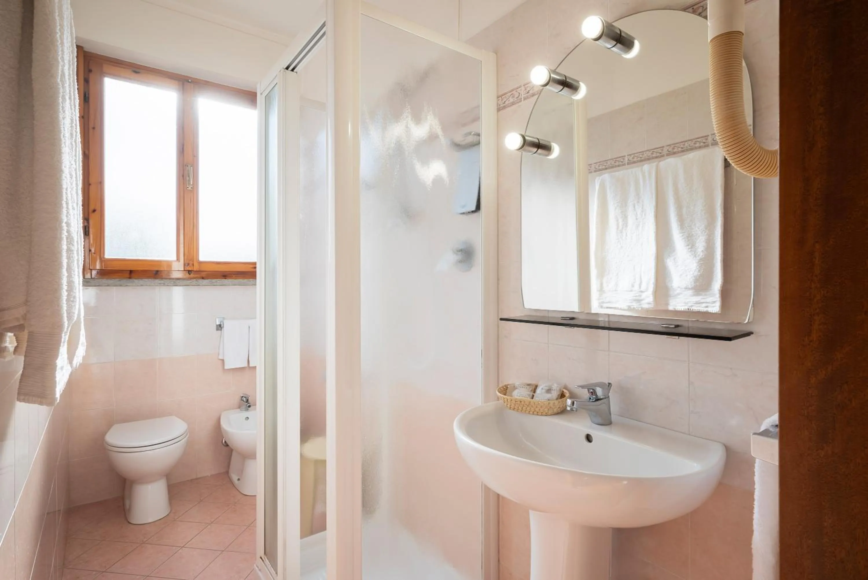 Shower in Hotel Parco dei Pini - 100mt dal Mare