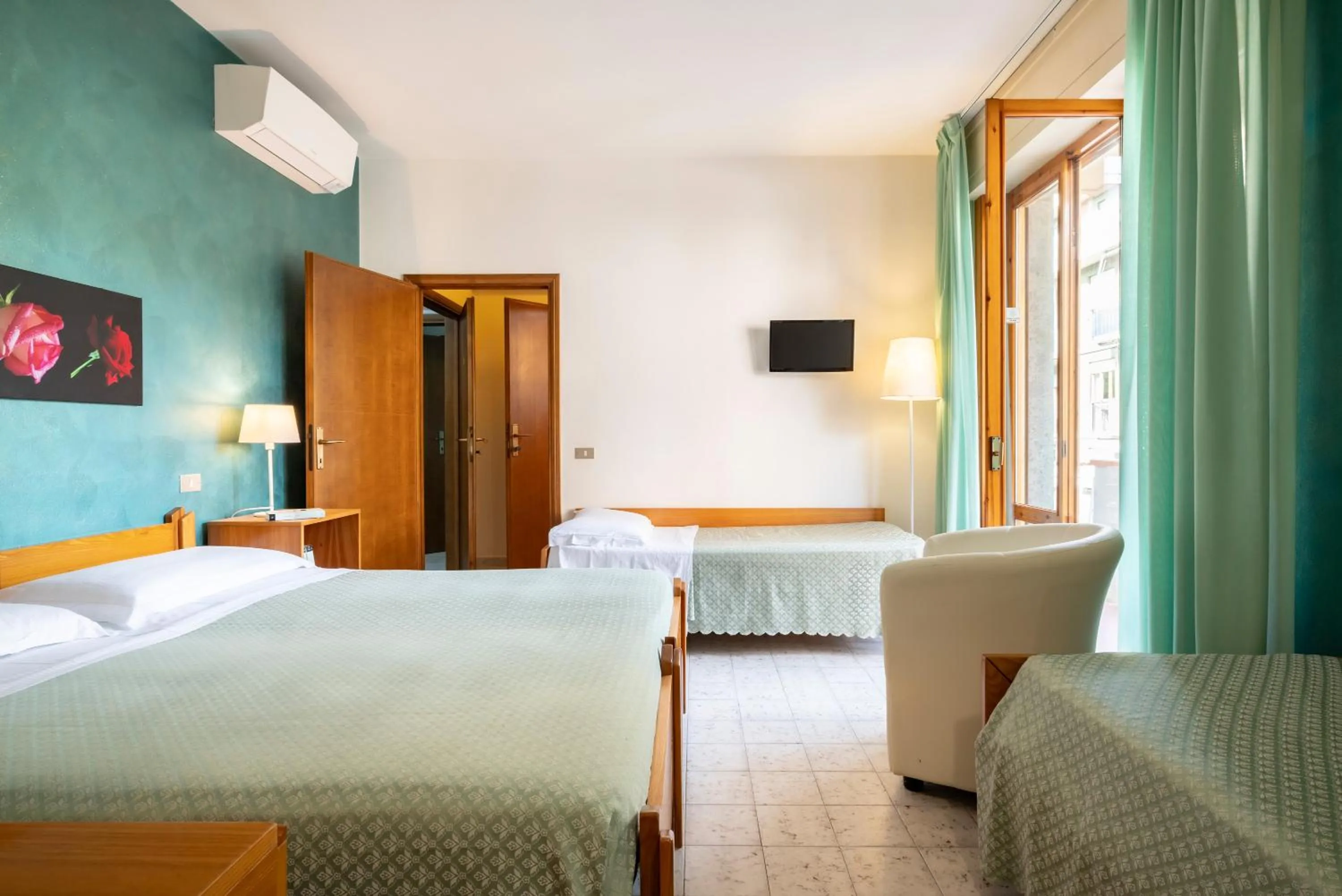 TV and multimedia, Bed in Hotel Parco dei Pini - 100mt dal Mare