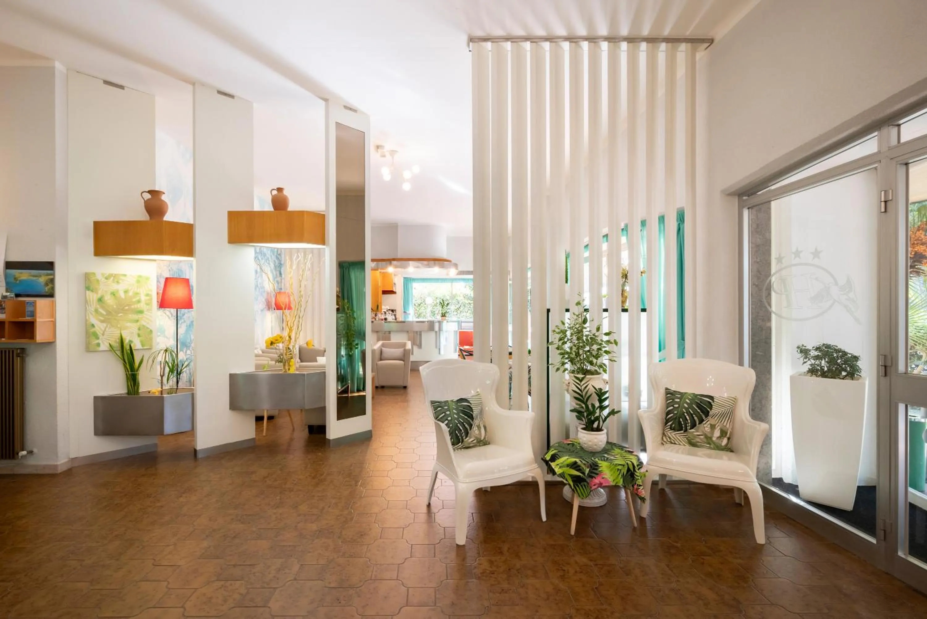 Communal lounge/ TV room in Hotel Parco dei Pini - 100mt dal Mare