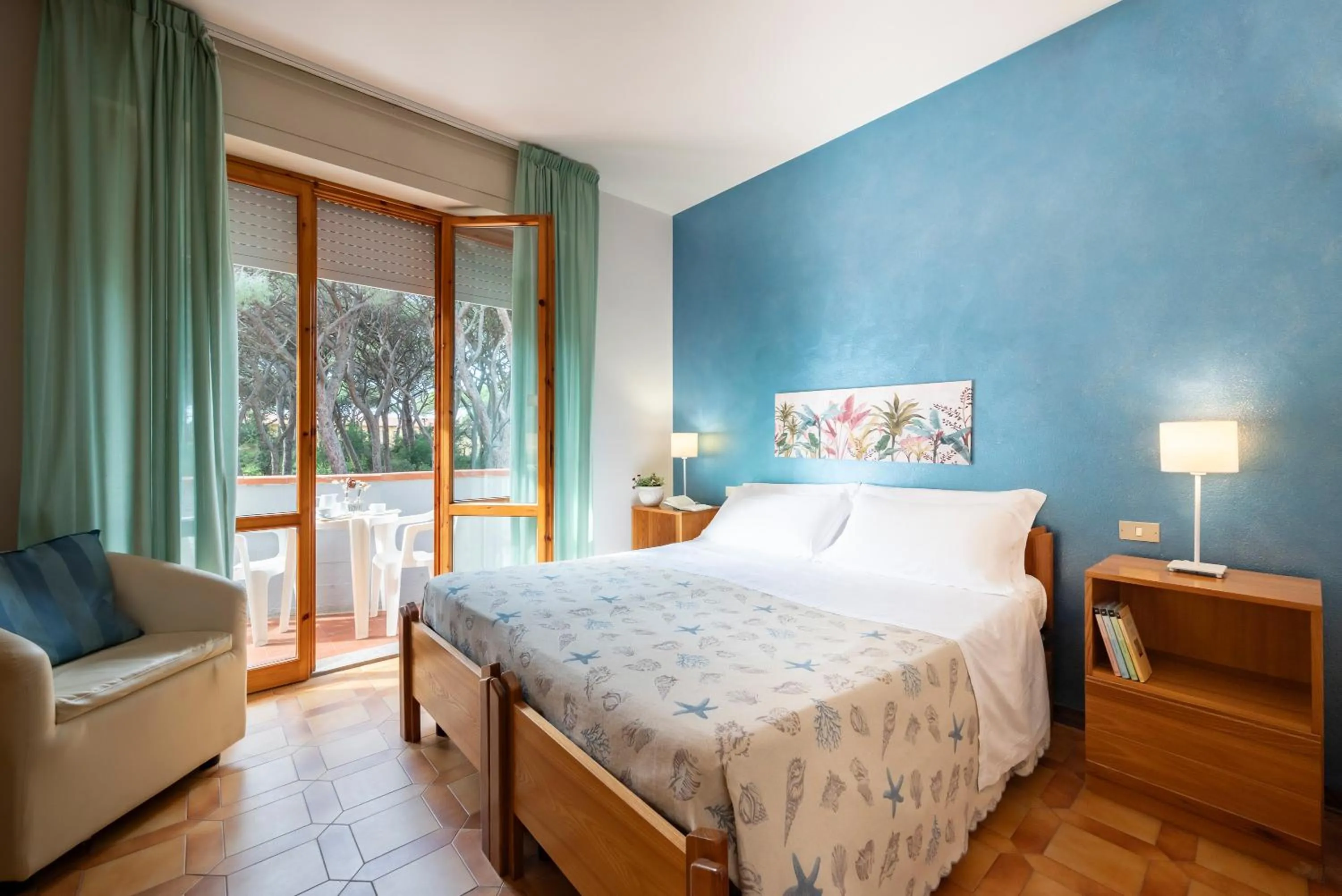 Bedroom, Bed in Hotel Parco dei Pini - 100mt dal Mare