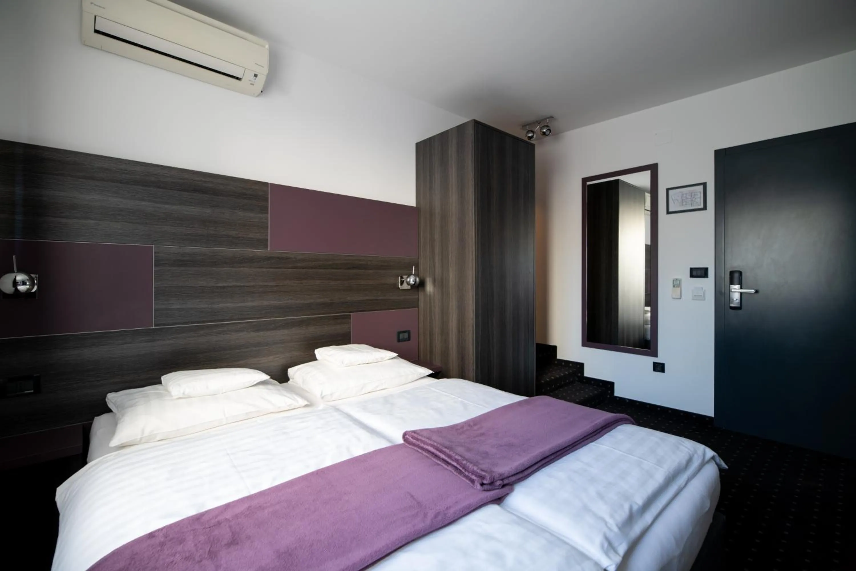 Photo of the whole room, Bed in Log In Rooms