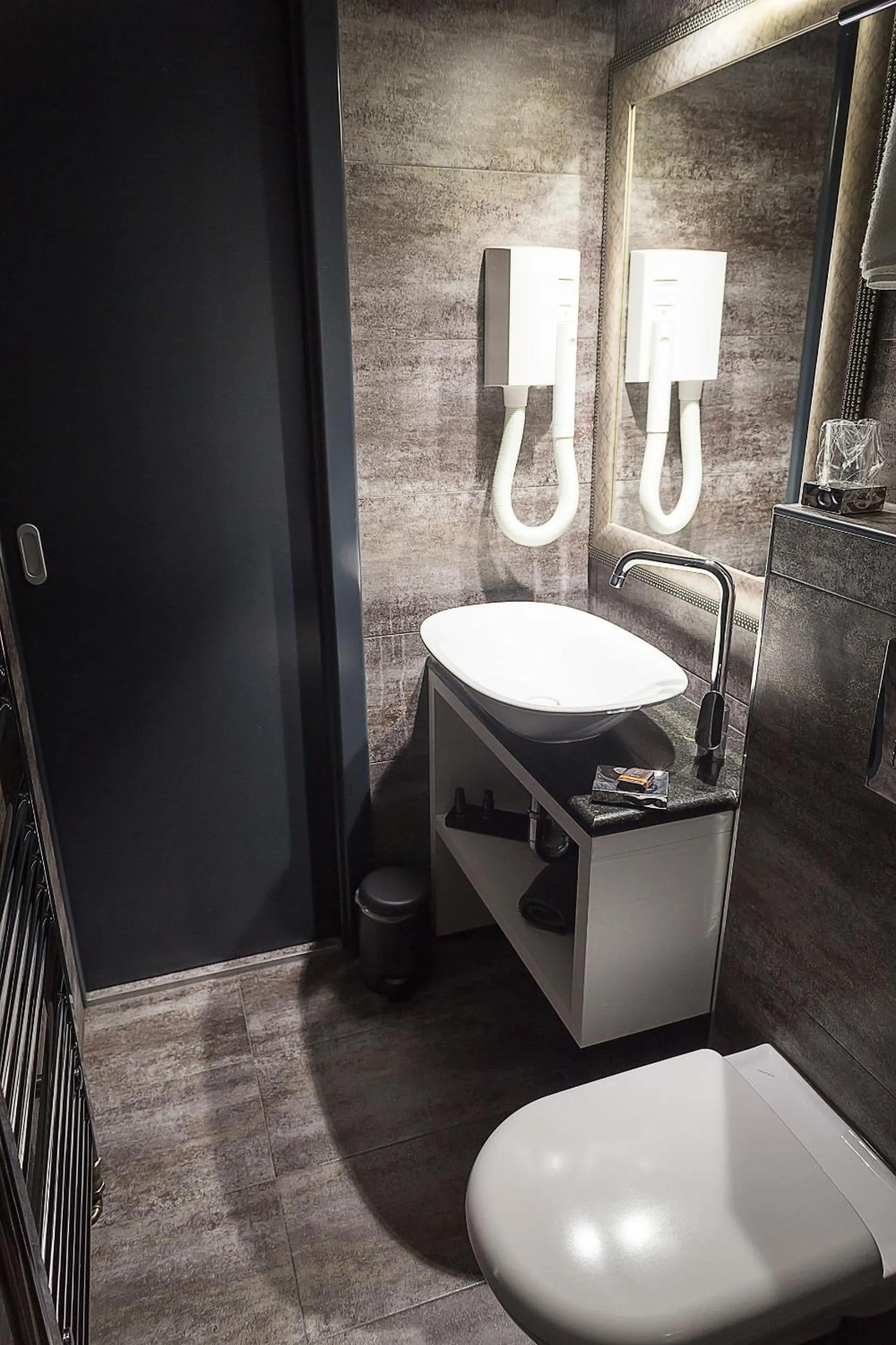 Bathroom in Log In Rooms