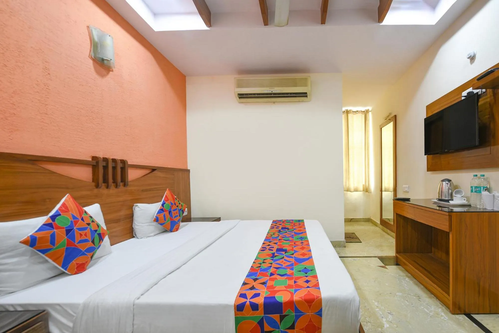 Bed in FabHotel Jaggi Palace Karol Bagh