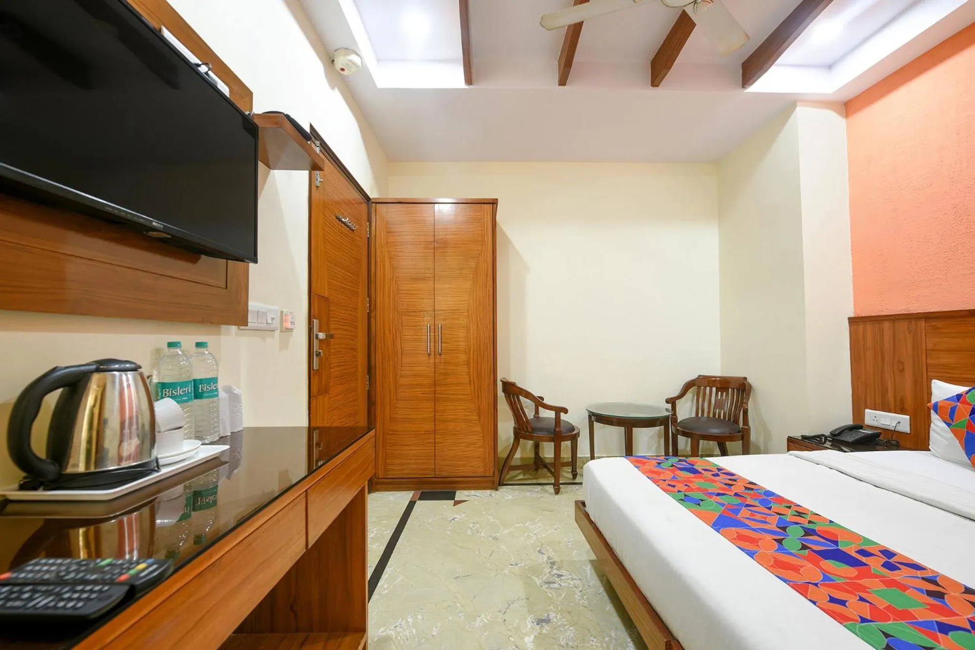 Bed in FabHotel Jaggi Palace Karol Bagh