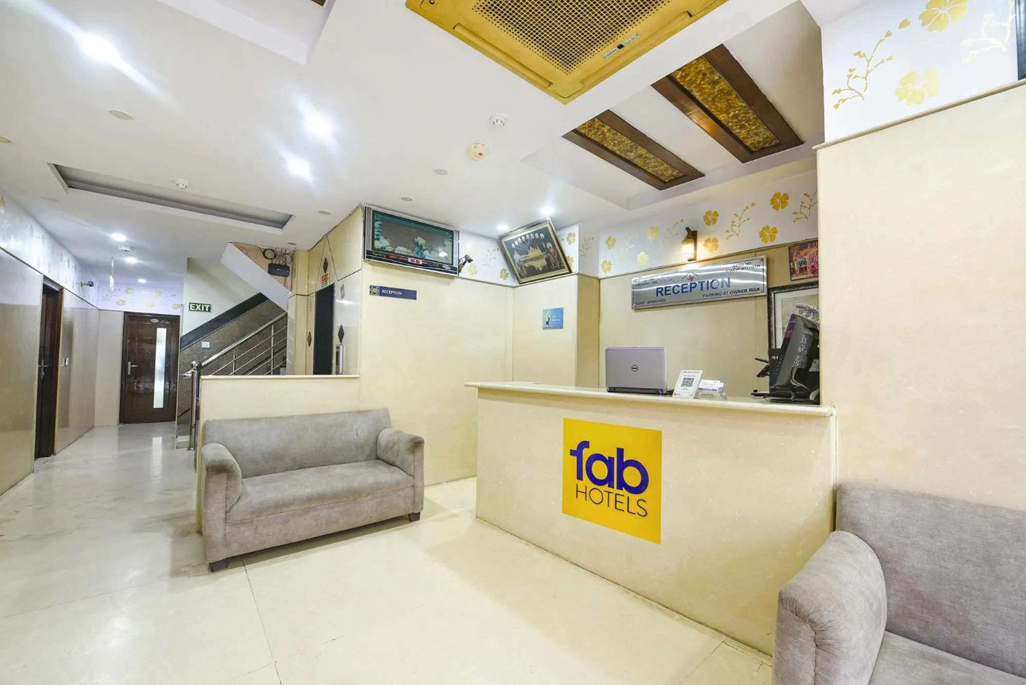 Lobby or reception in FabHotel Jaggi Palace Karol Bagh