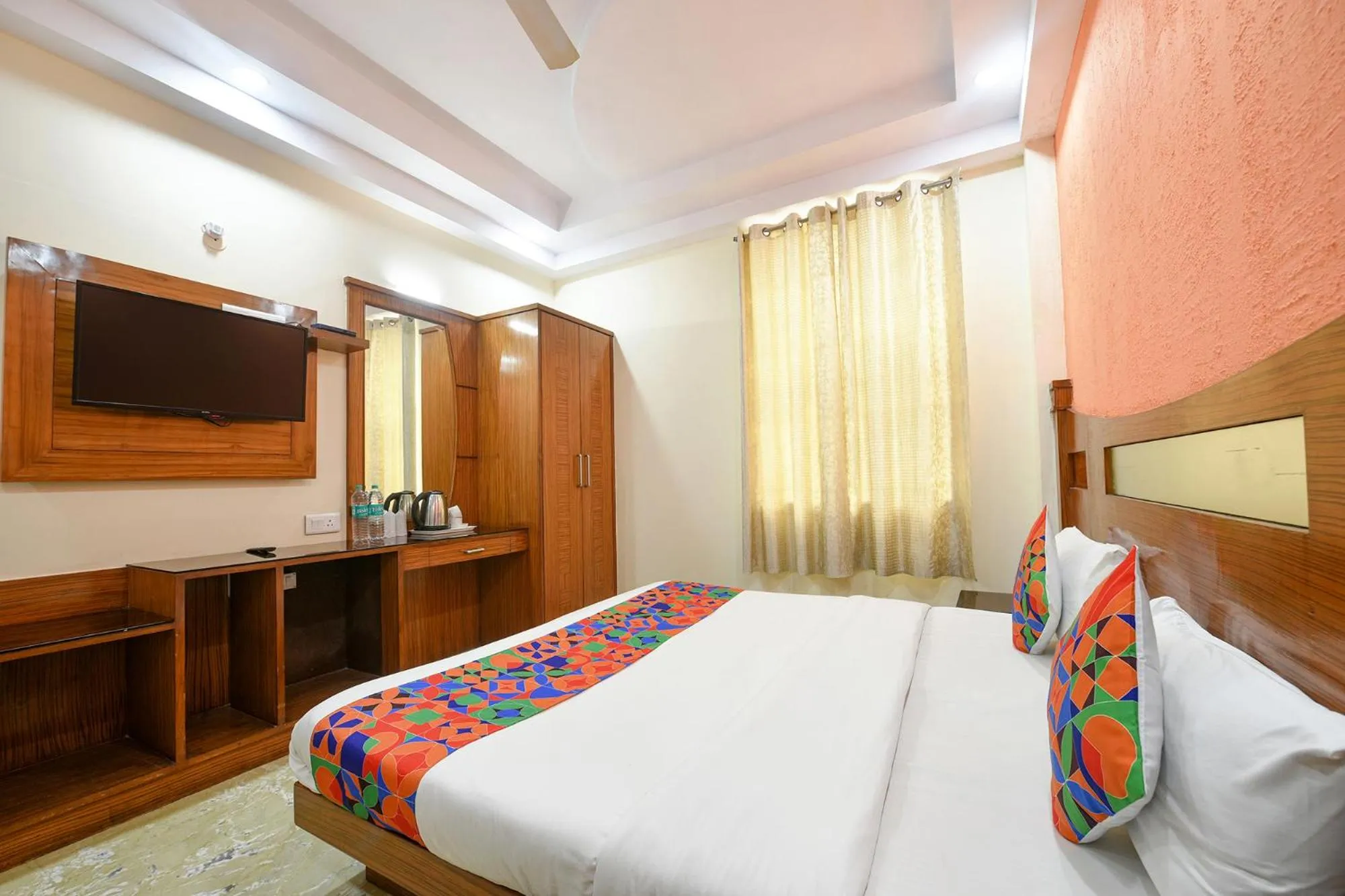 Bed in FabHotel Jaggi Palace Karol Bagh