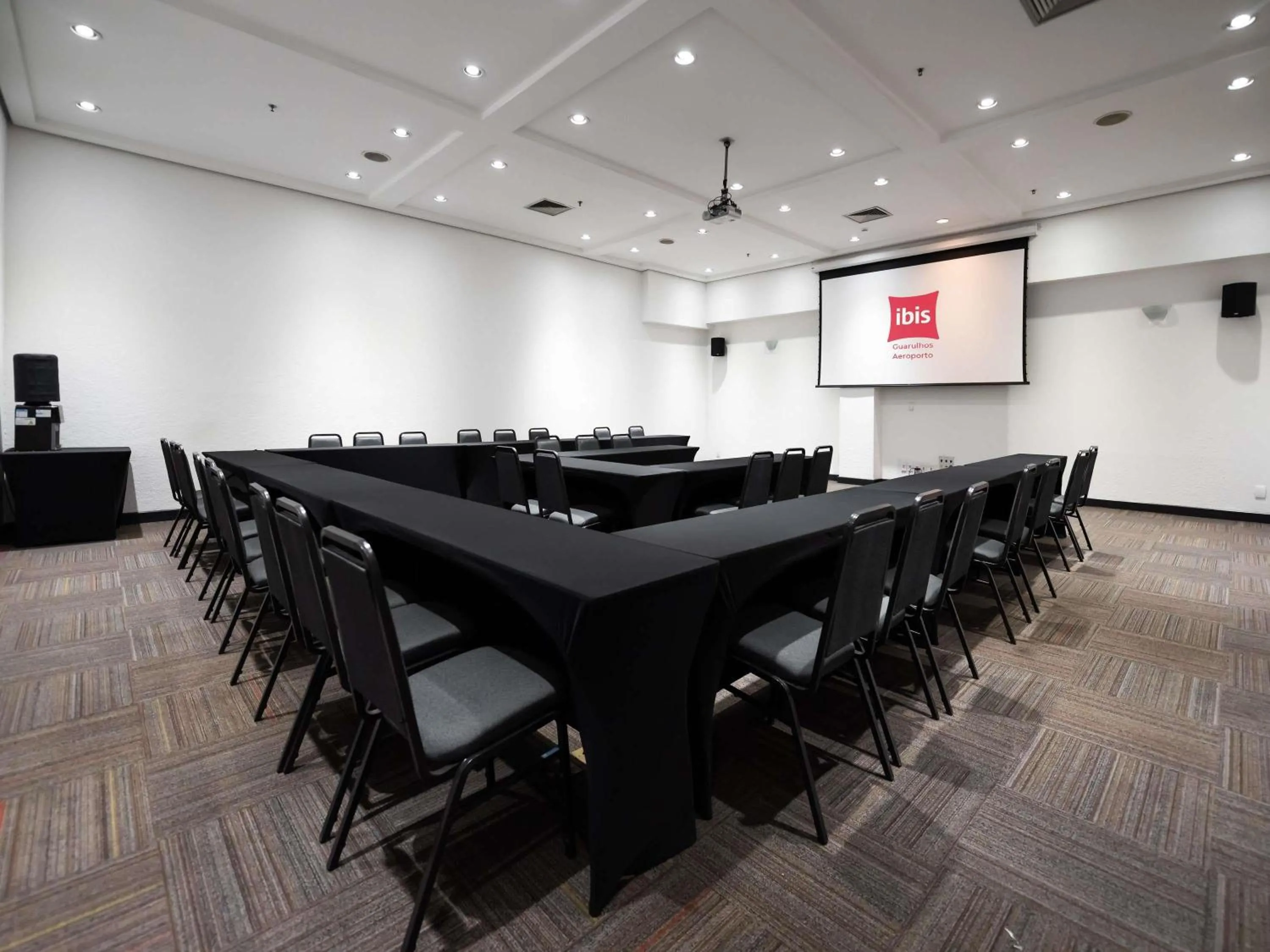 Meeting/conference room in ibis Guarulhos Aeroporto