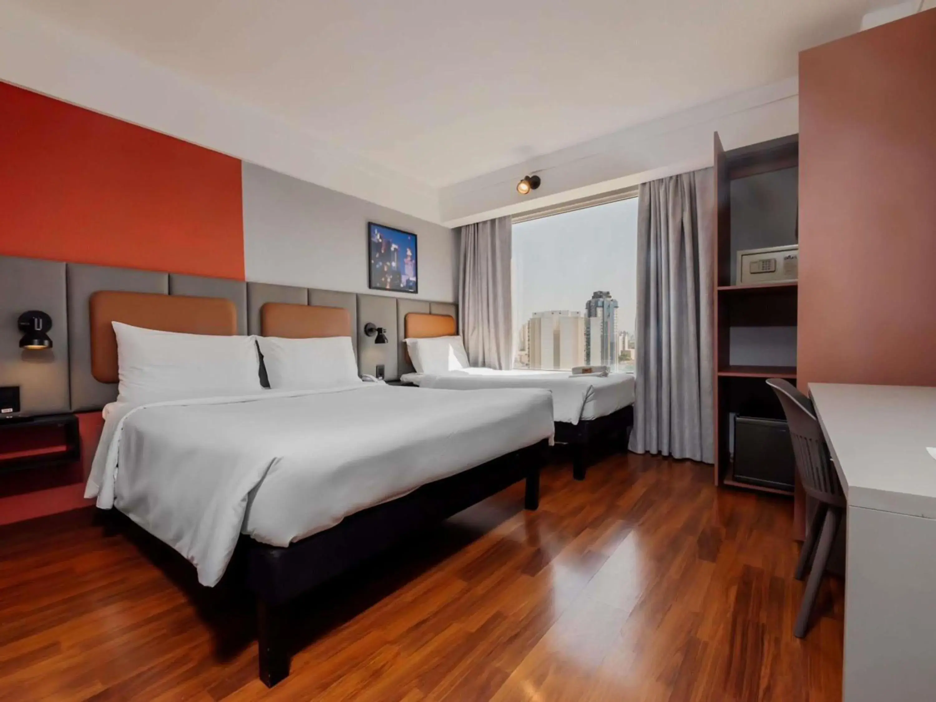 Standard Triple Room with Double and Single Bed in ibis Guarulhos Aeroporto Standard Triple Room with Double and Single Bed in ibis Guarulhos Aeroporto