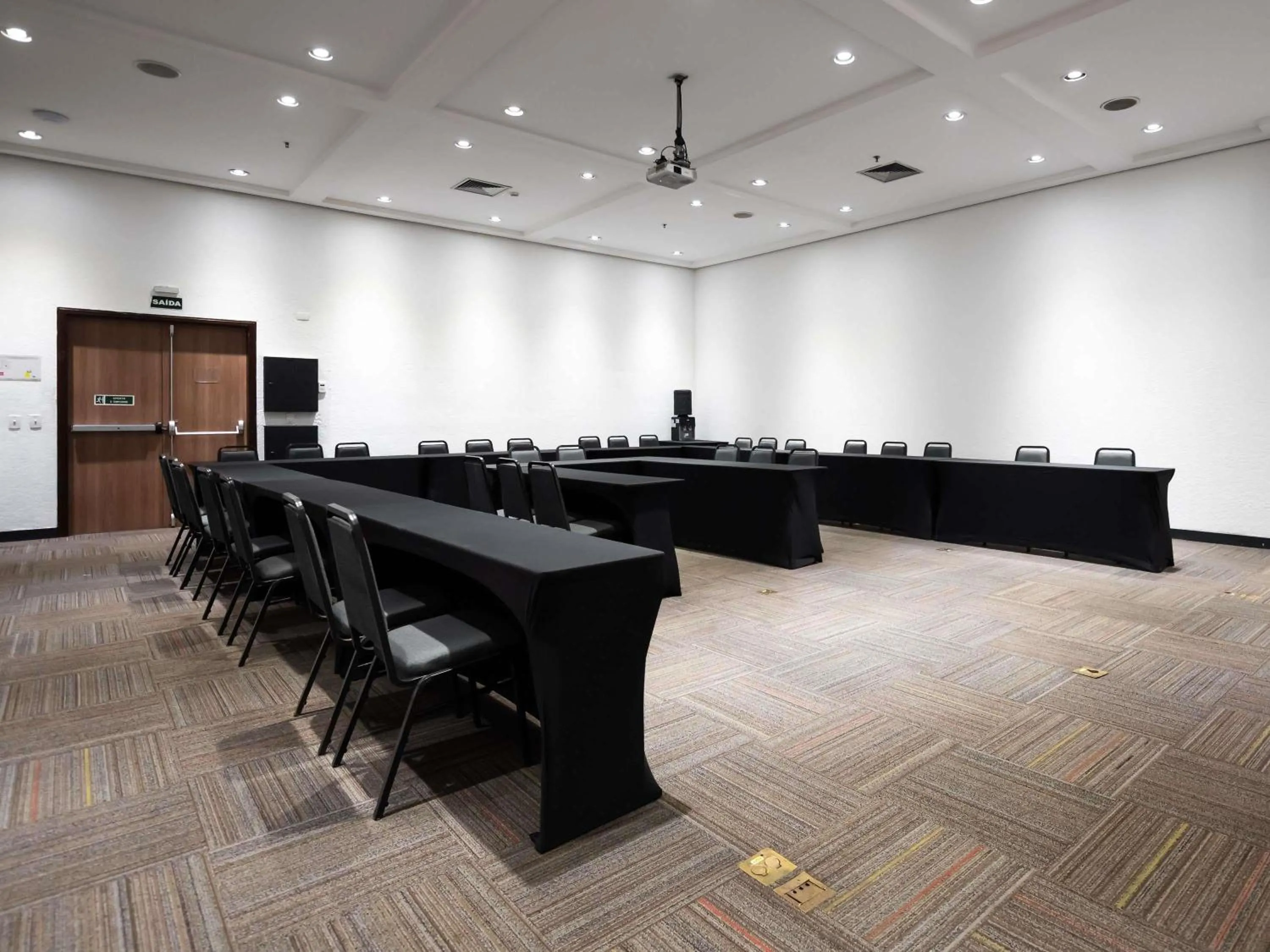 Meeting/conference room in ibis Guarulhos Aeroporto
