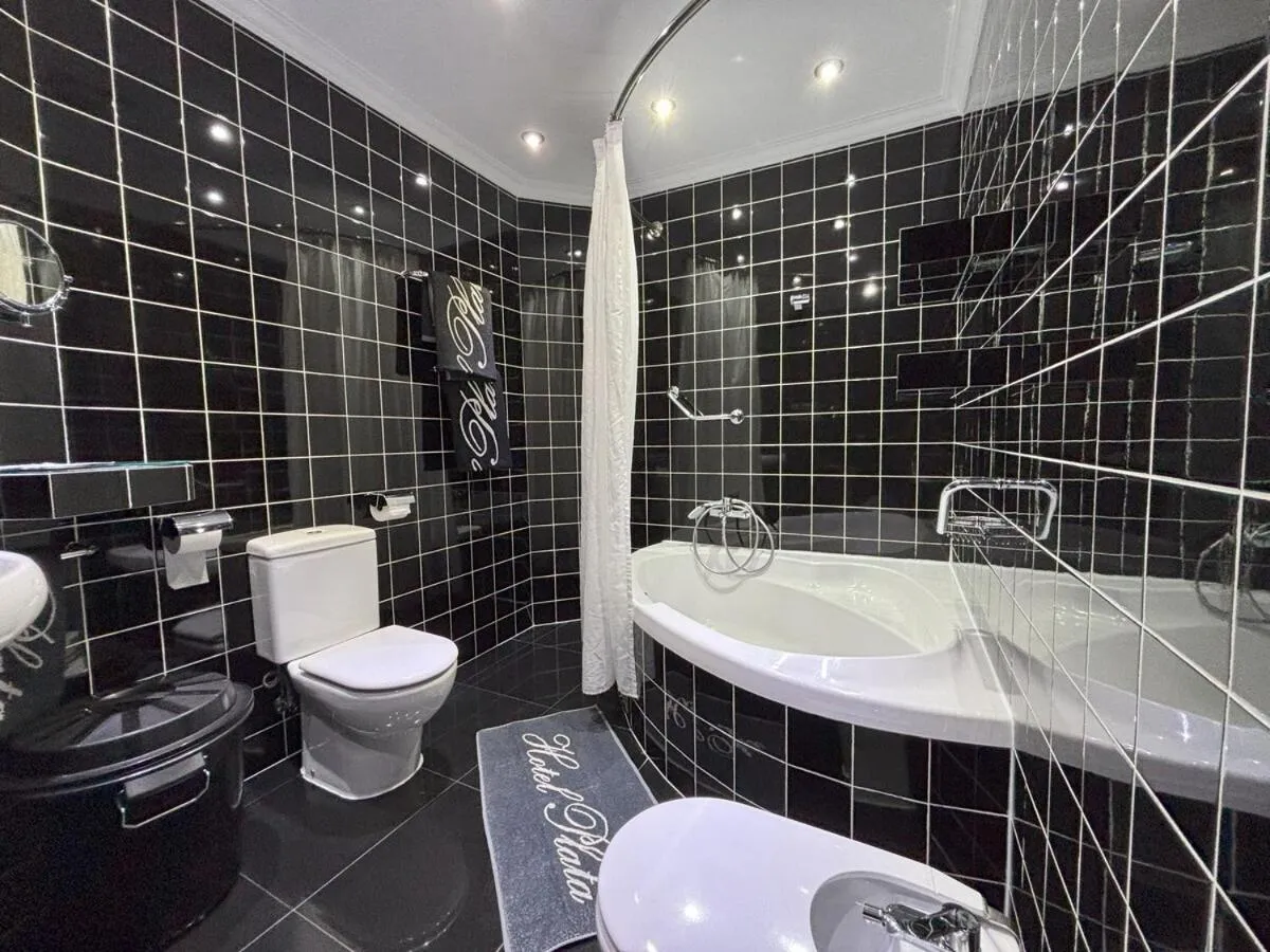 Shower in Hotel Plata