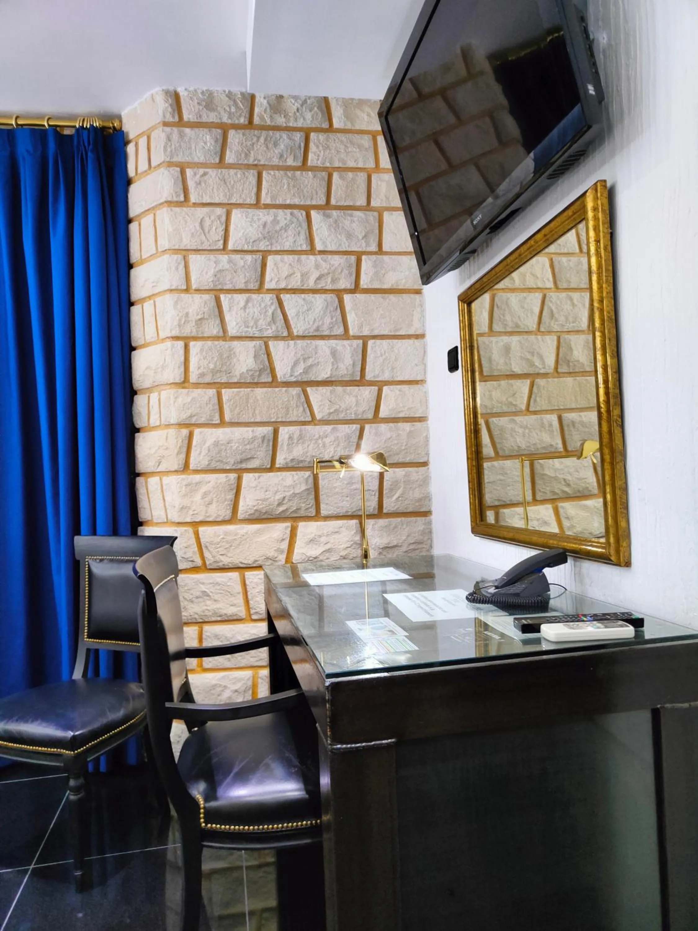 TV and multimedia in Hotel Plata